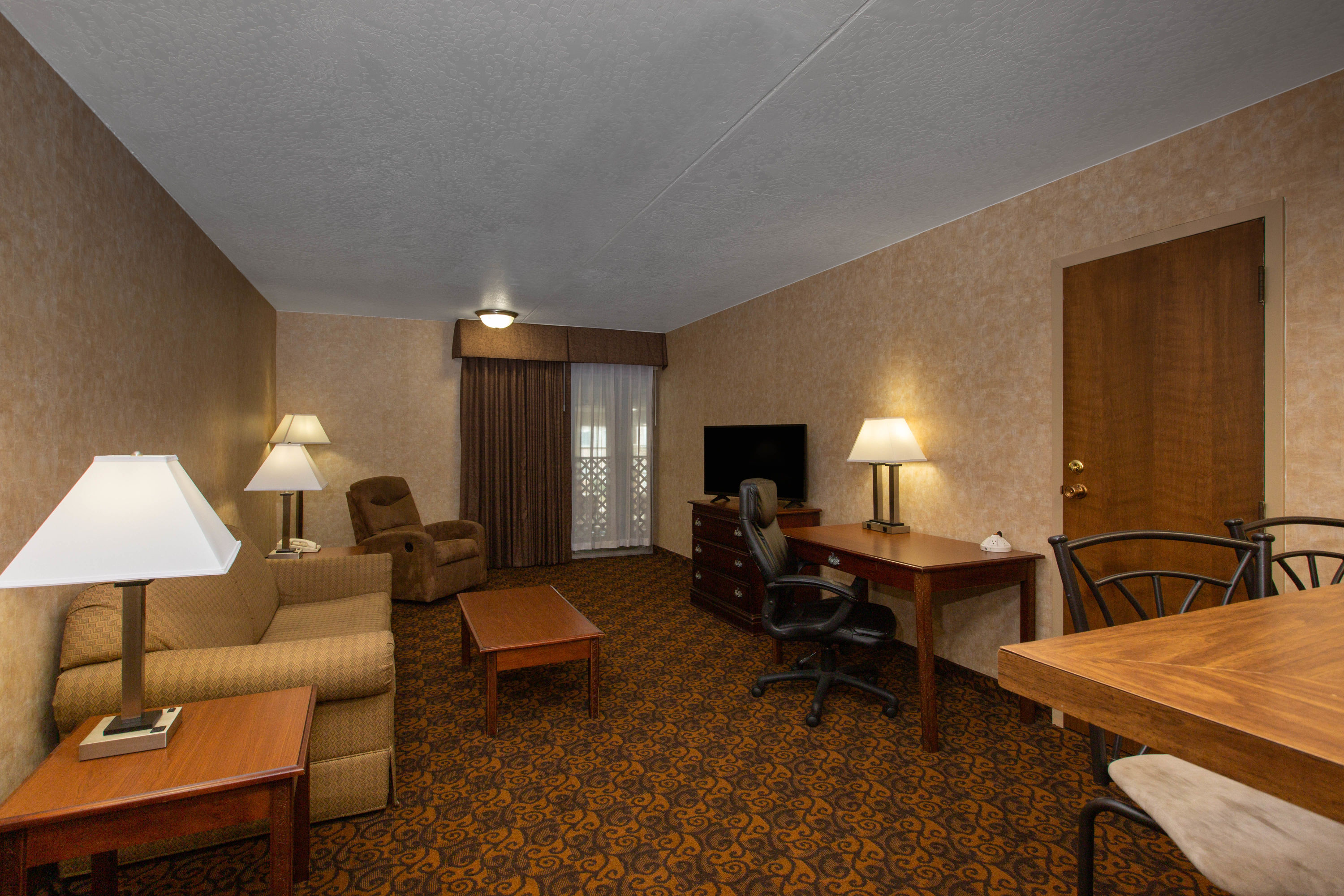 Ramada by Wyndham Marshall Marshall, MN Hotels