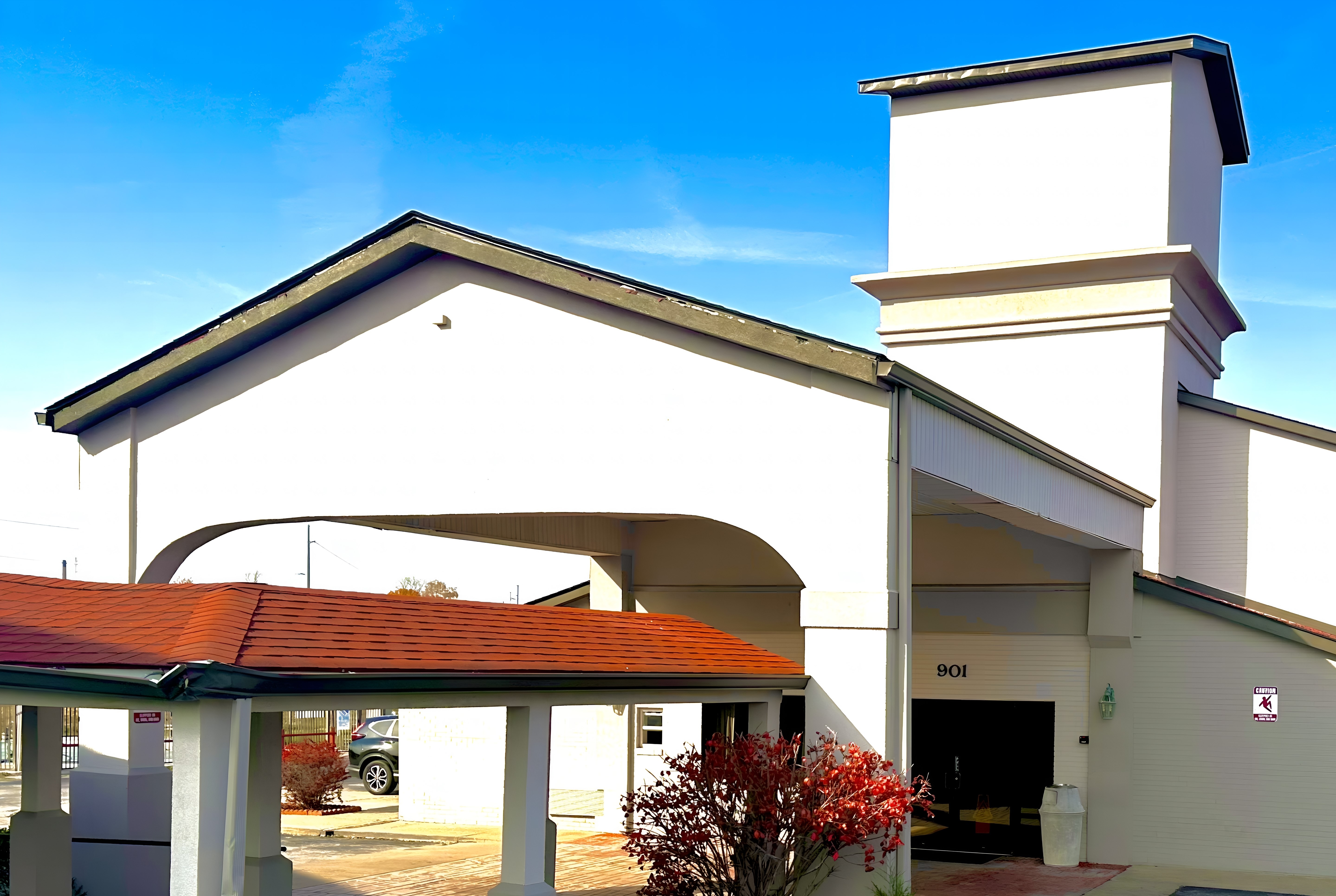 Exterior of Ramada by Wyndham Columbia hotel in Columbia, Missouri