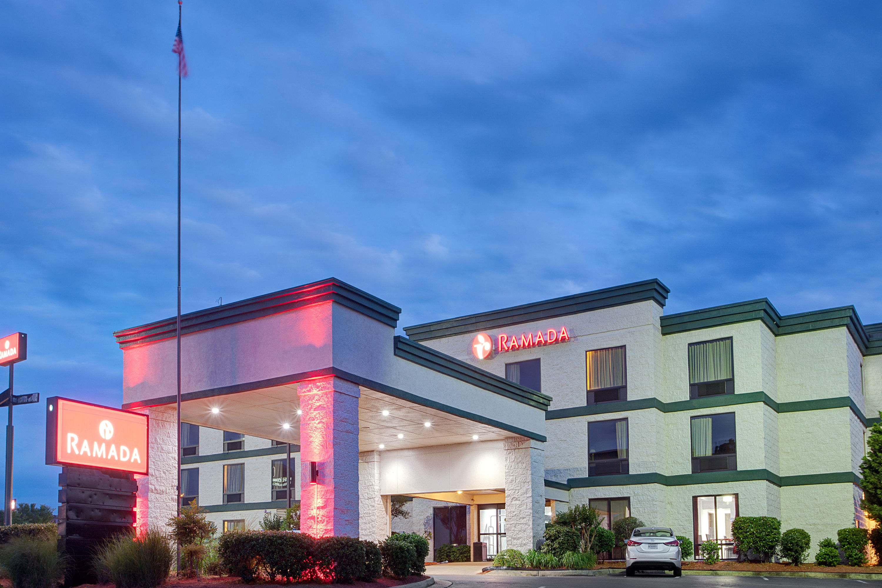 Exterior of Ramada by Wyndham Pearl/Jackson Airport hotel in Pearl, Mississippi