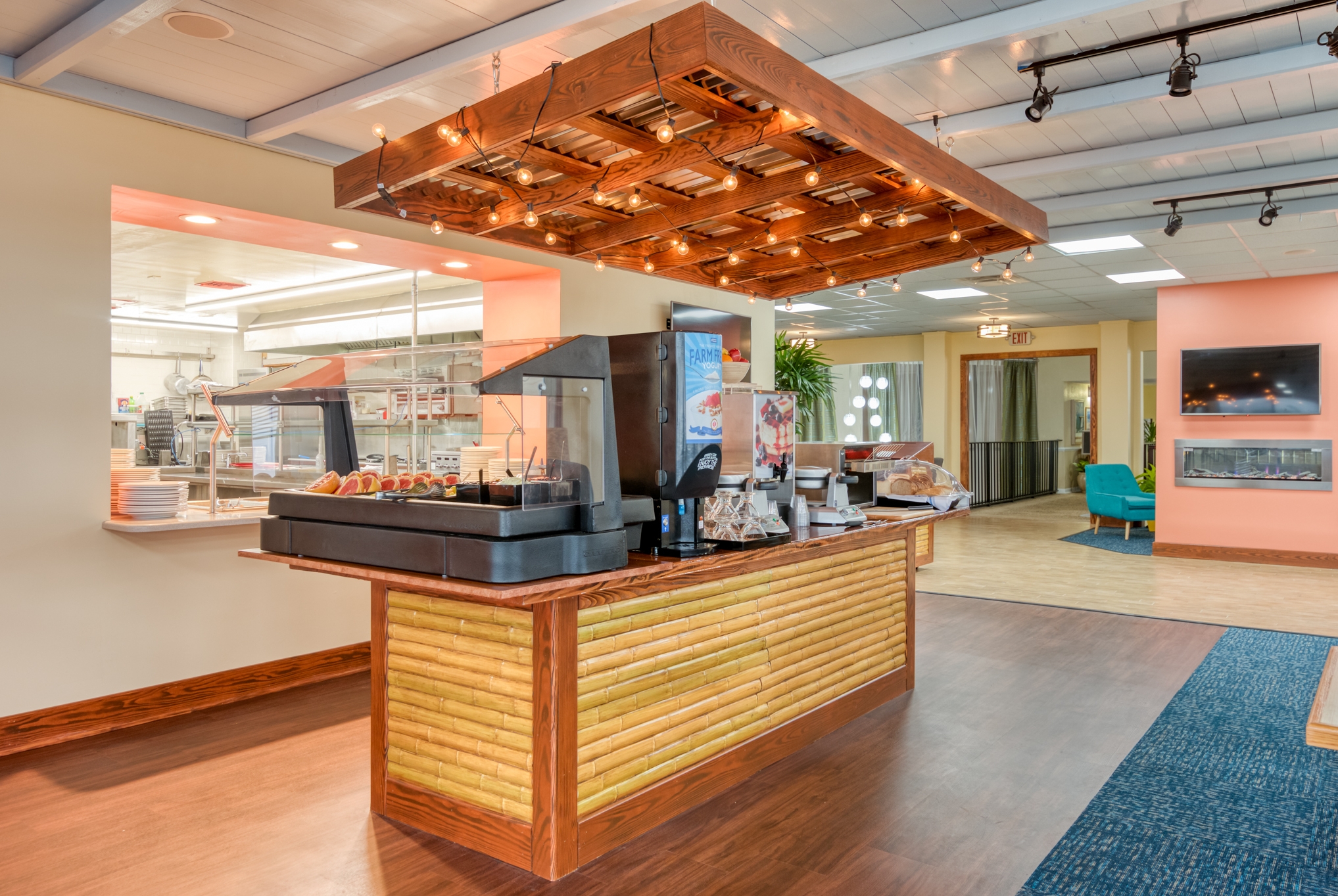 Ramada Plaza by Wyndham Nags Head Oceanfront restaurant main dining in Kill Devil Hills, North Carolina