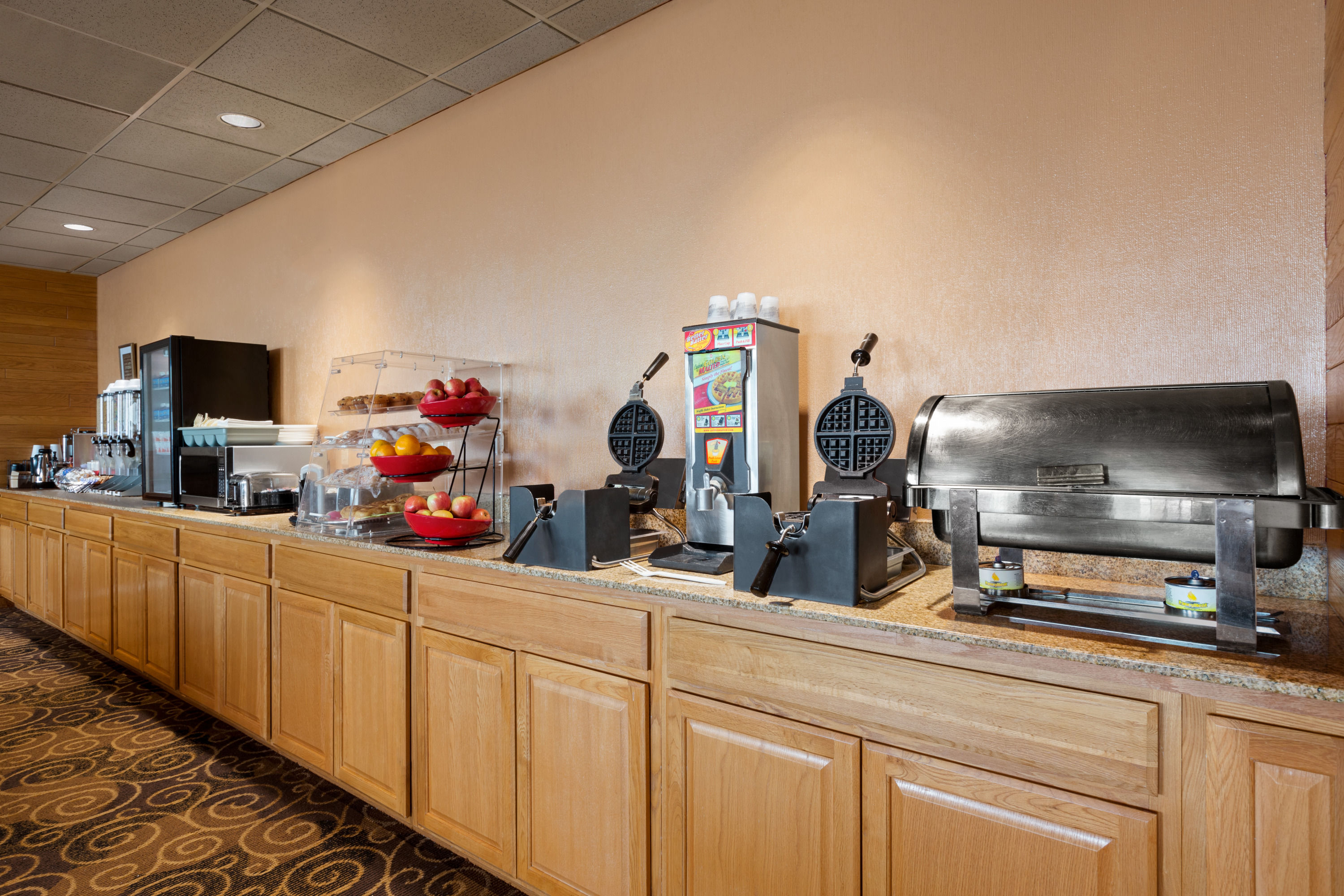 Ramada by Wyndham Bismarck restaurant breakfast area with seating in Bismarck, North Dakota