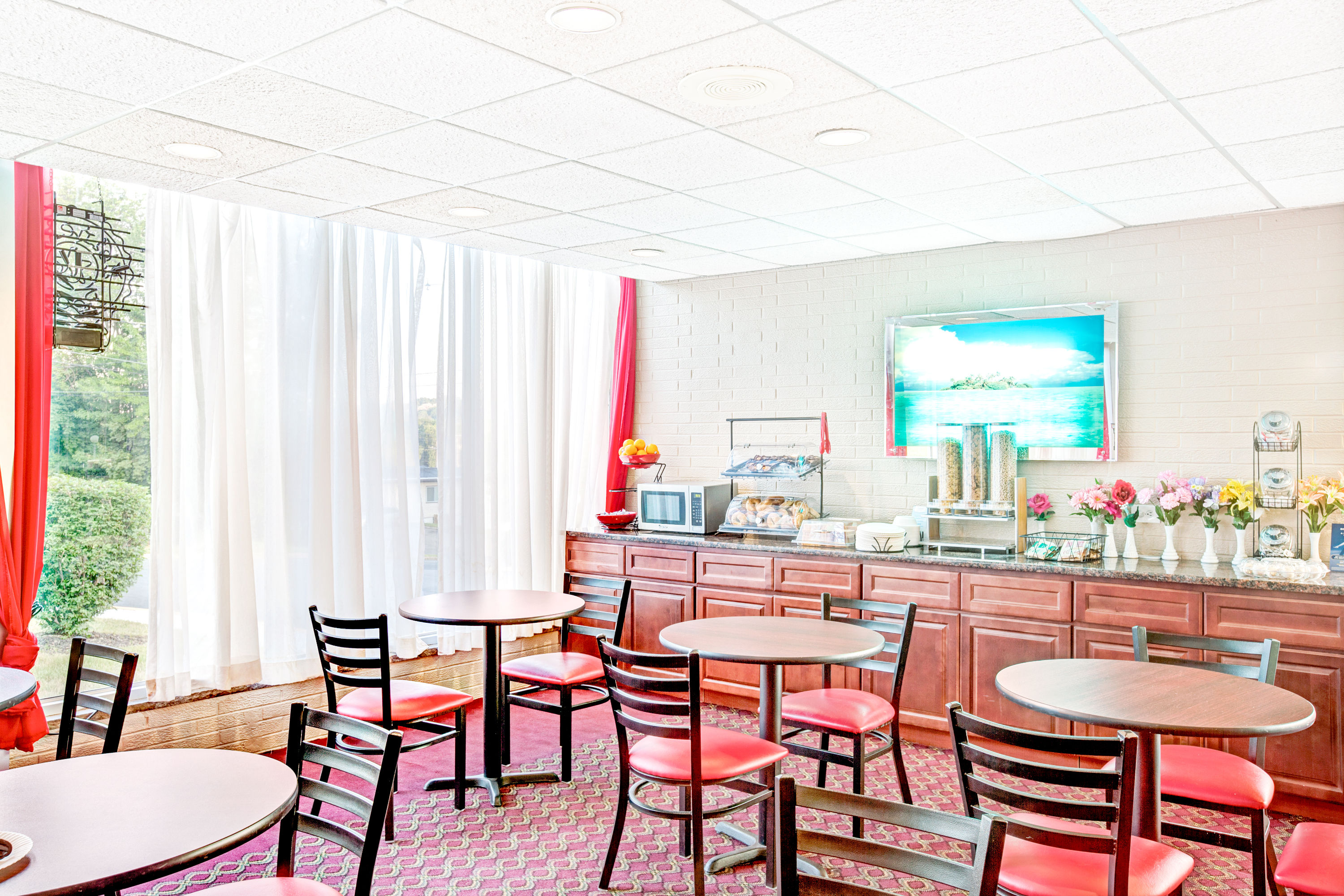 Ramada by Wyndham Rockaway | Rockaway, NJ Hotels