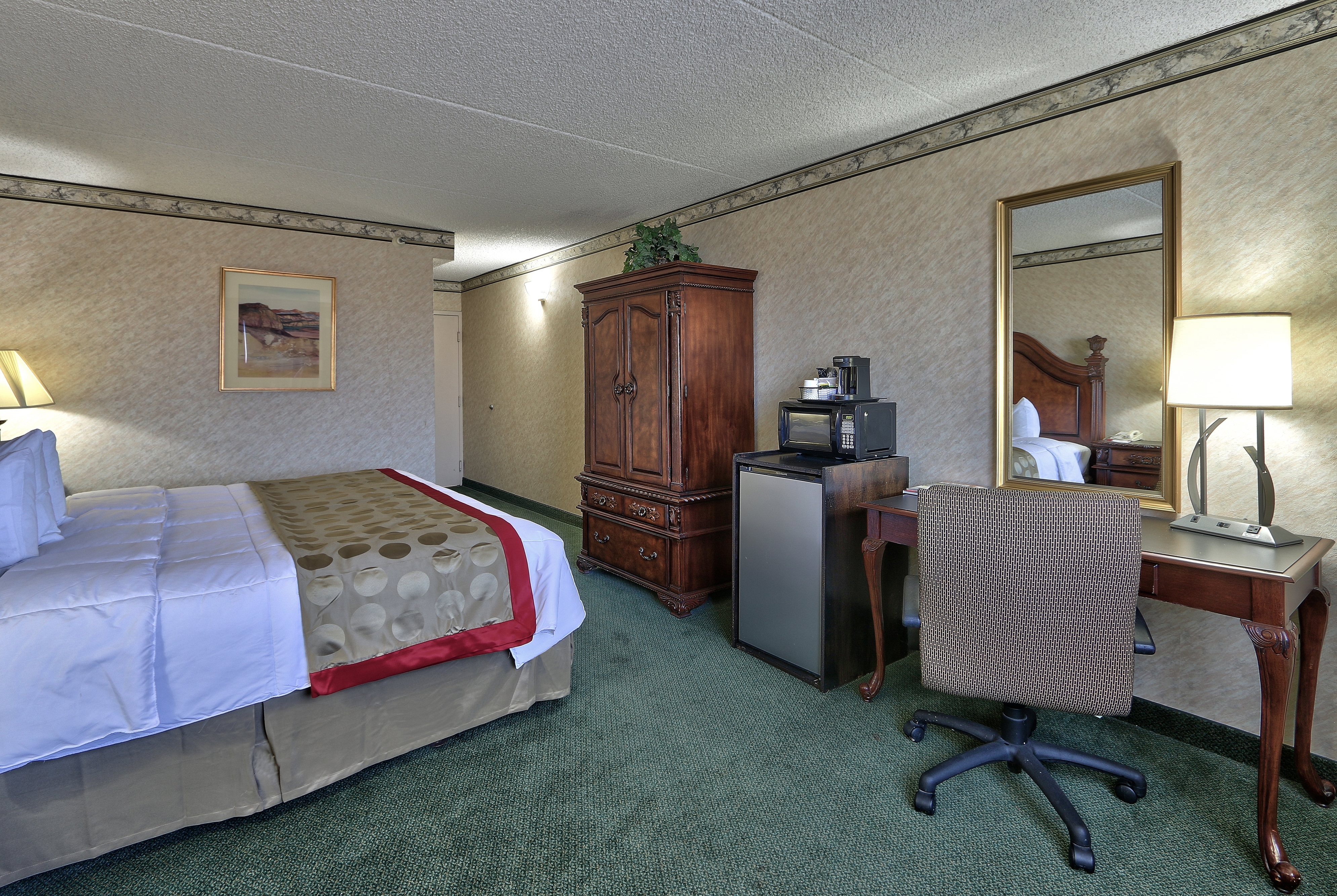 Guest room at the Ramada Plaza by Wyndham Albuquerque Midtown in Albuquerque, New Mexico