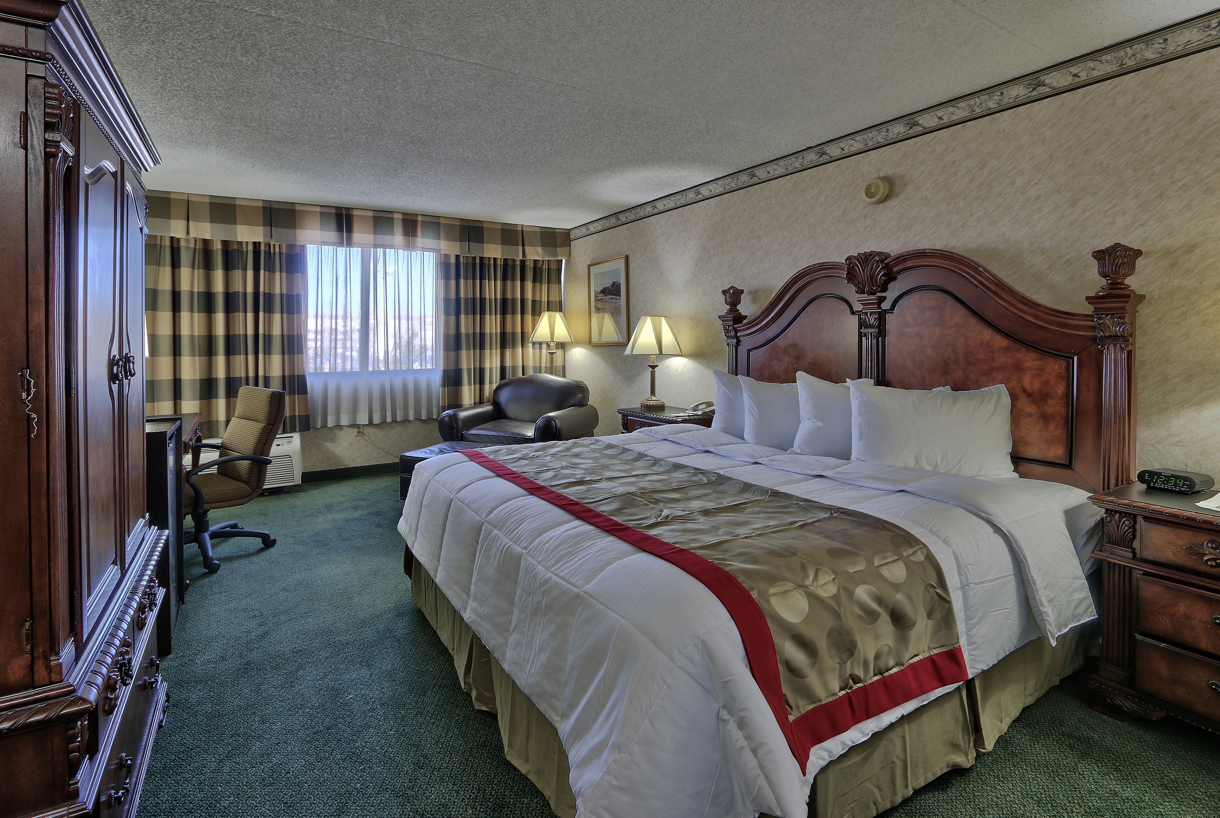 Guest room at the Ramada Plaza by Wyndham Albuquerque Midtown in Albuquerque, New Mexico