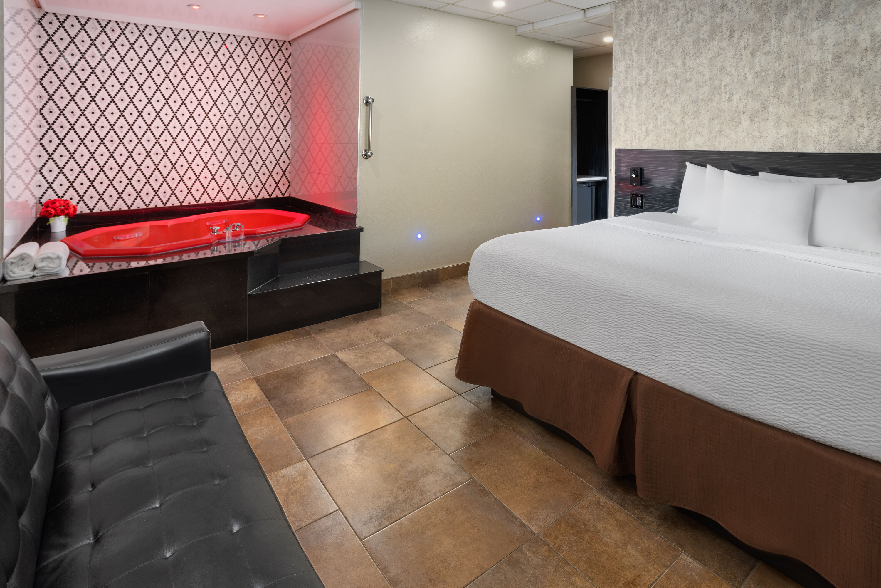 Ramada by Wyndham Bronx hot tub suite in Bronx, New York