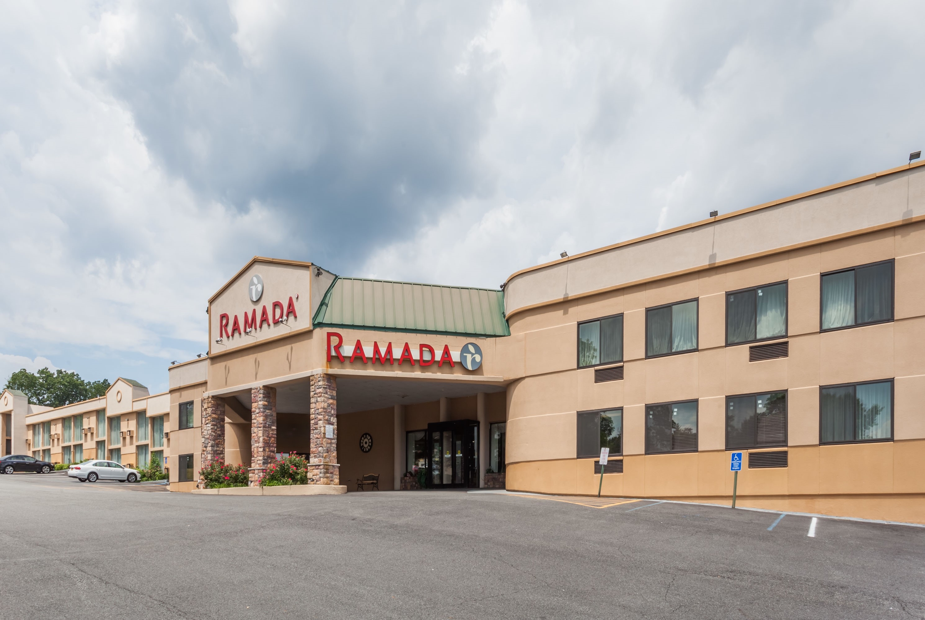 Exterior of Ramada by Wyndham Newburgh/West Point hotel in Newburgh, New York