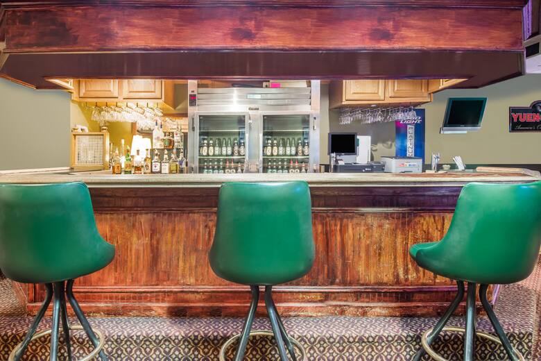 Ramada By Wyndham Austinburg Ashtabula Hotels Oh 44010 Bar At Ramada By Wyndham Austinburg Ashtabula In Ohio