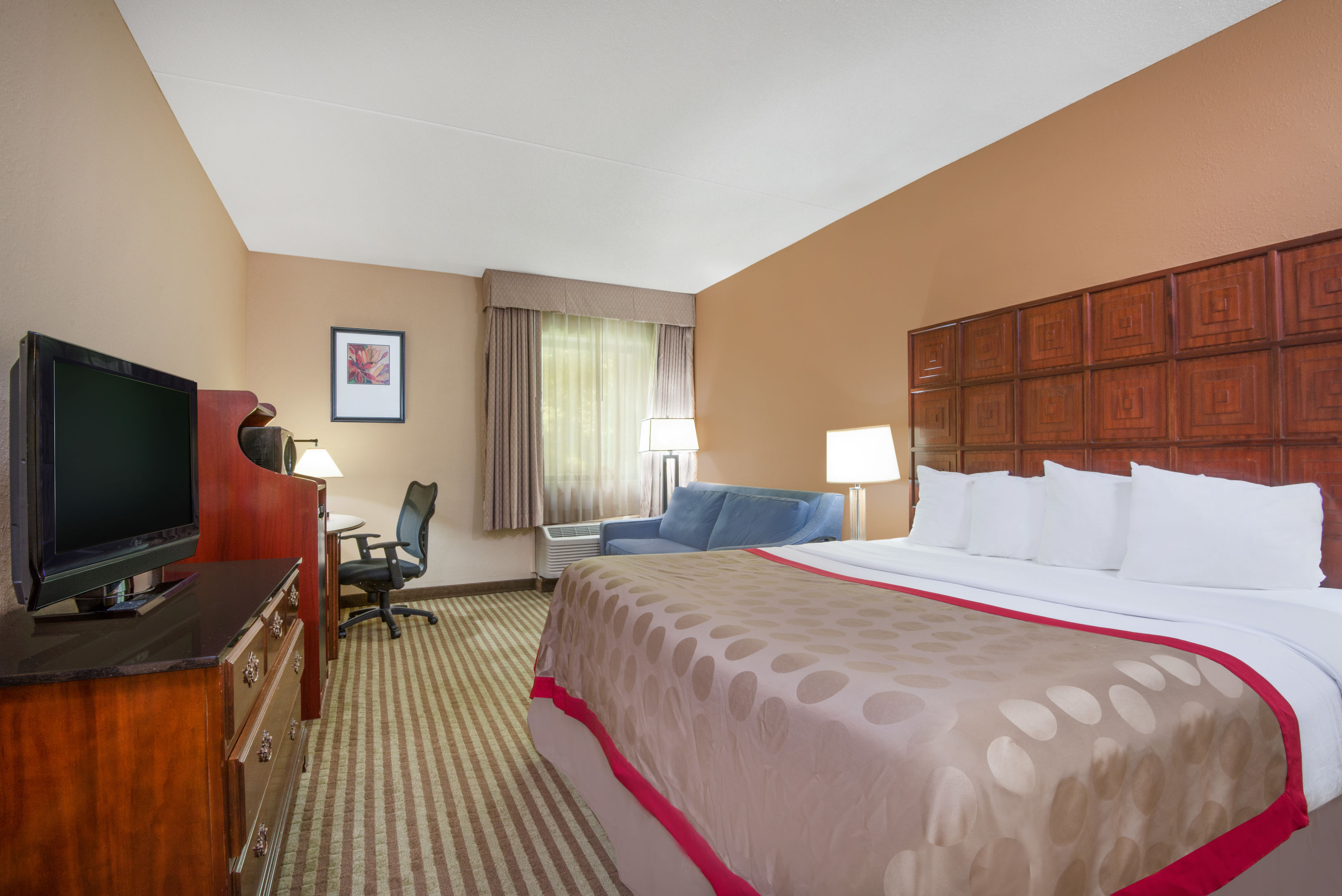 Ramada By Wyndham Columbus North Columbus Oh Hotels