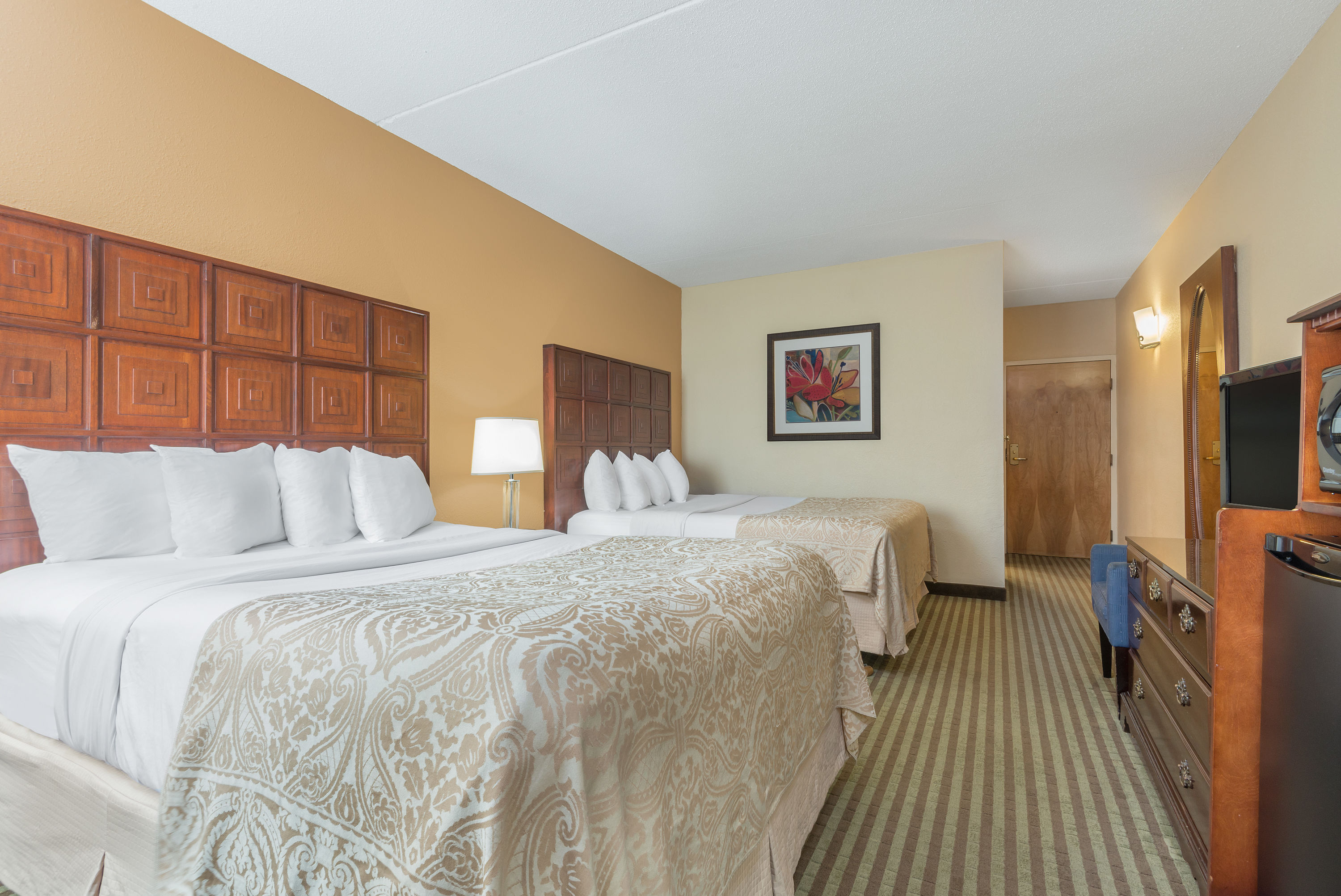 Ramada By Wyndham Columbus North Columbus Oh Hotels