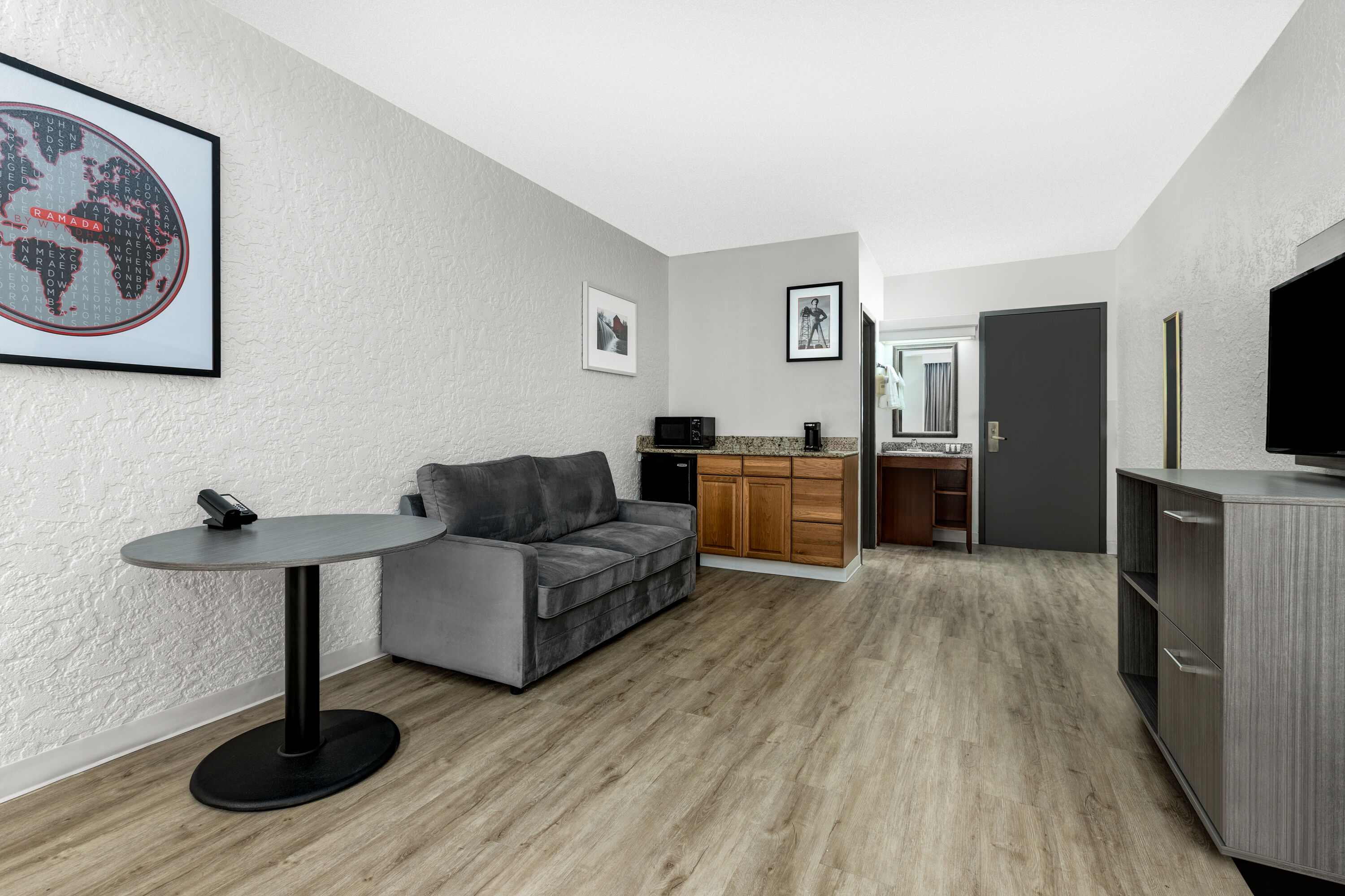 Ramada by Wyndham Tulsa/Broken Arrow suite in Broken Arrow, Oklahoma