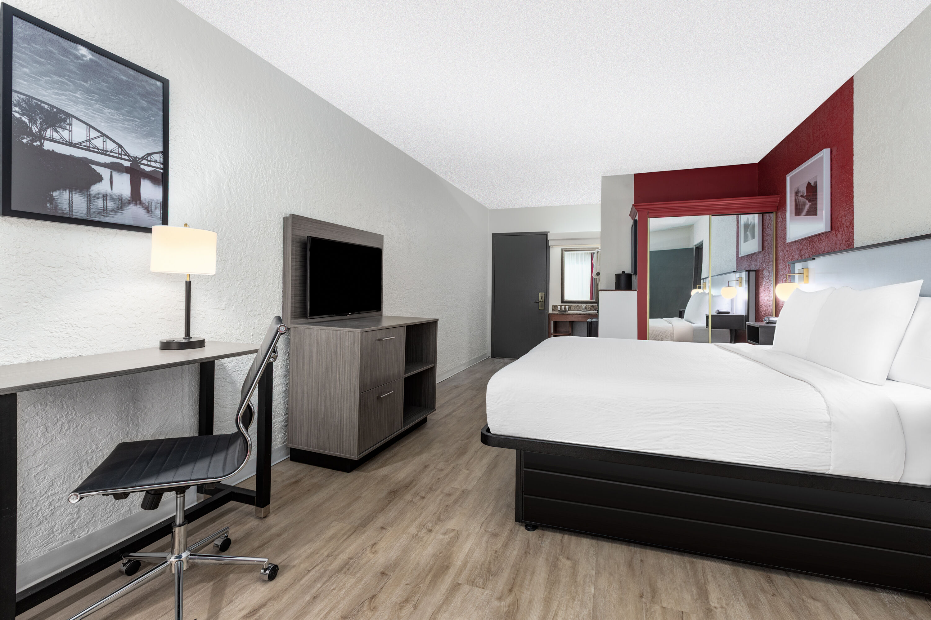 Ramada by Wyndham Tulsa/Broken Arrow suite in Broken Arrow, Oklahoma