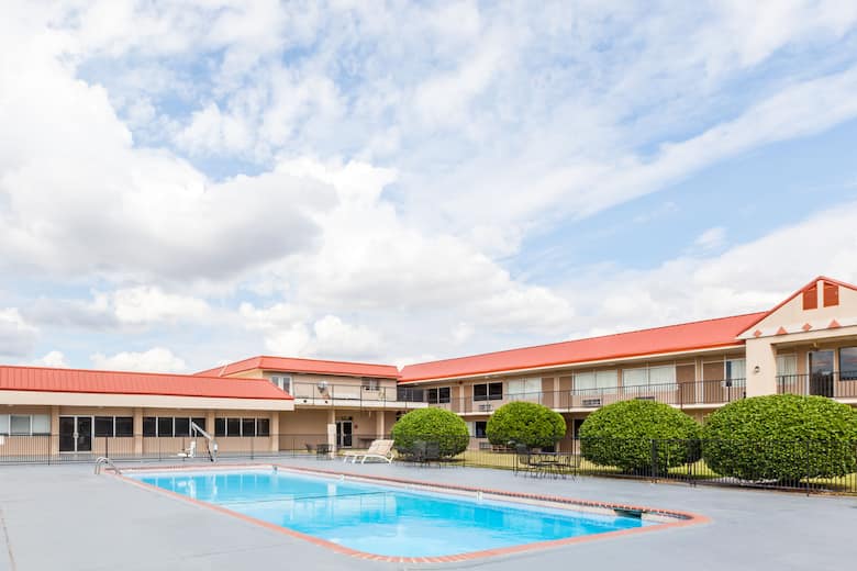 Ramada By Wyndham Clinton Hotels Ok 73601 Pool At The Ramada By Wyndham Clinton In Oklahoma
