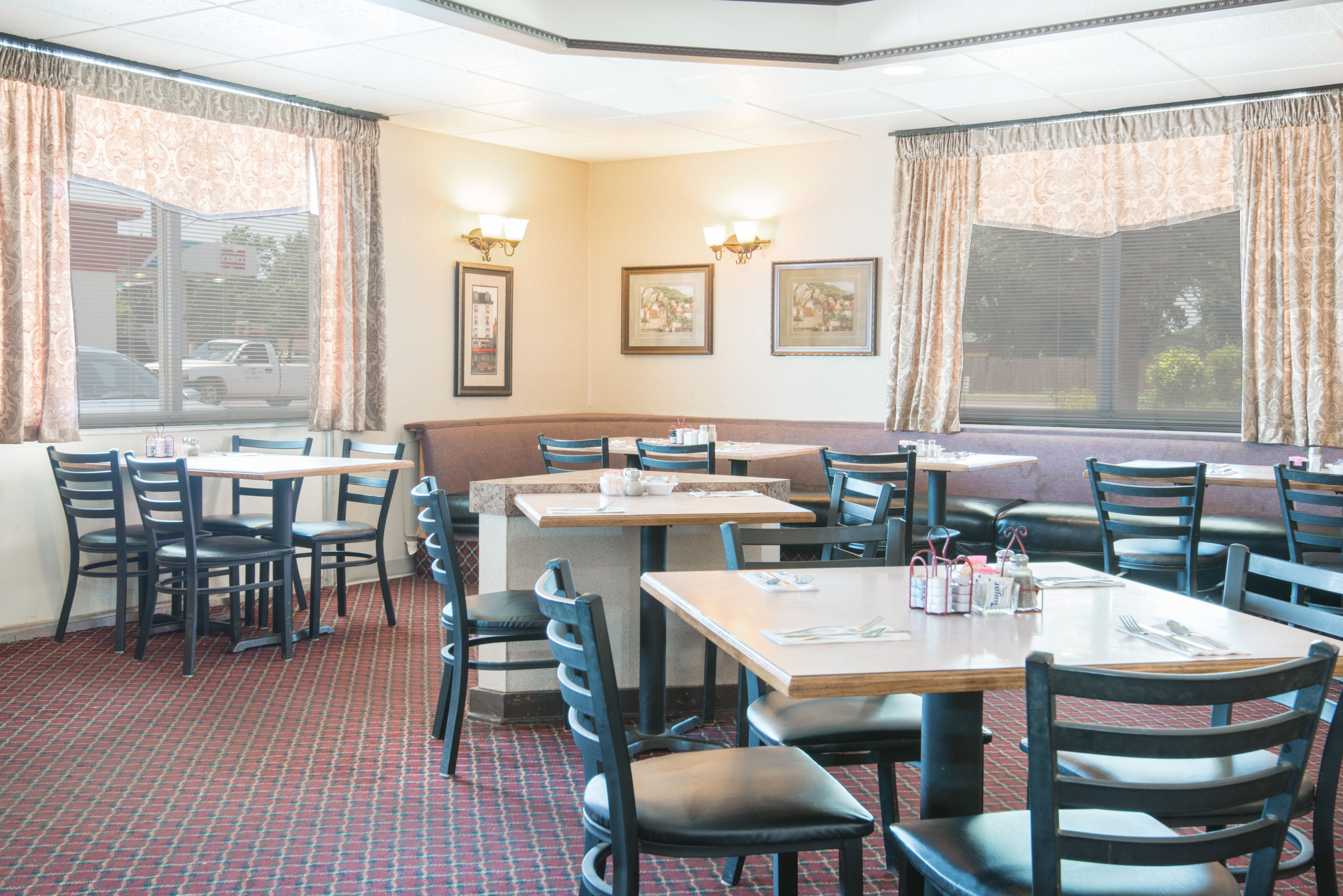 Ramada by Wyndham Enid restaurant in Enid, Oklahoma