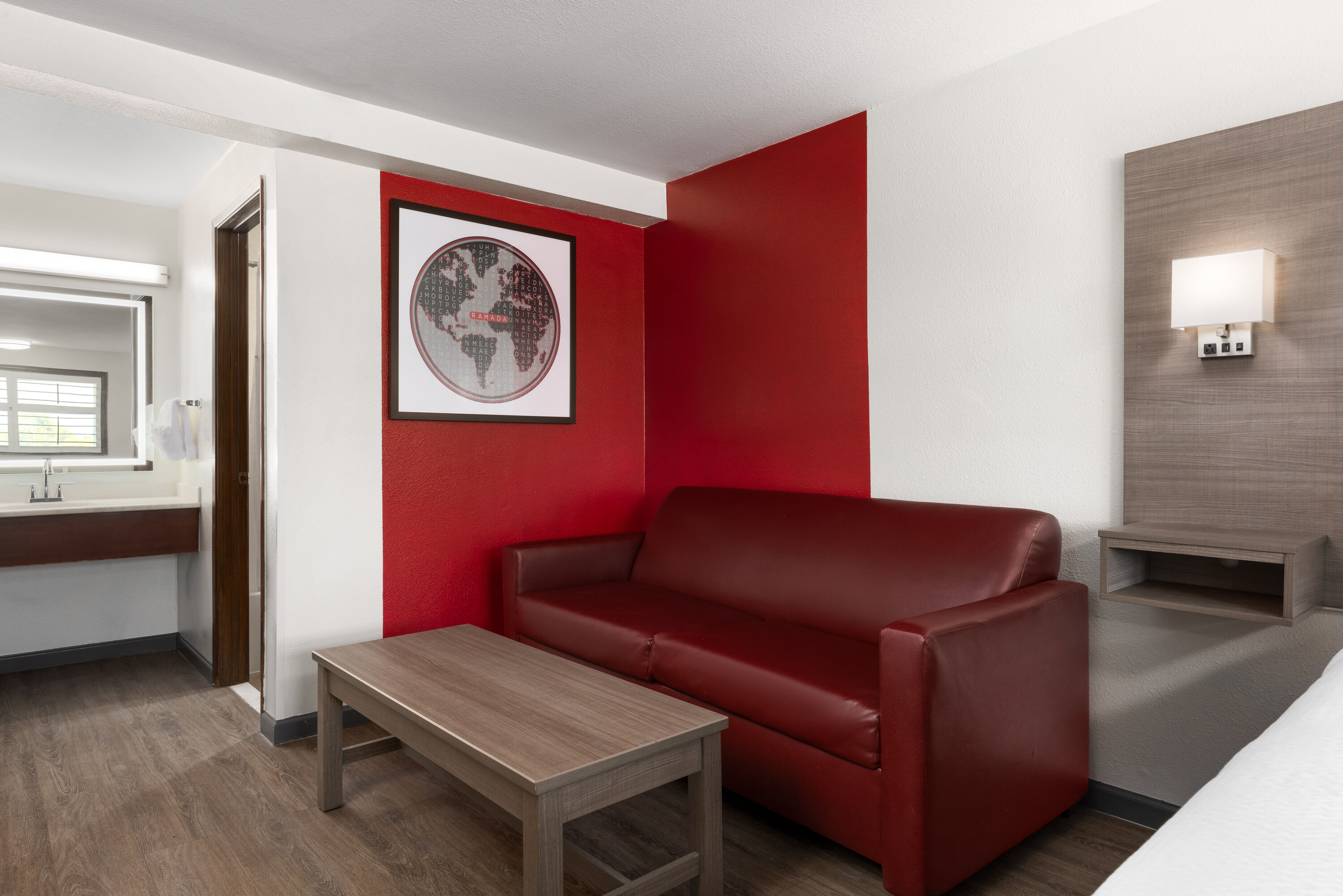 Ramada by Wyndham Medford Airport North suite in Medford, Oregon