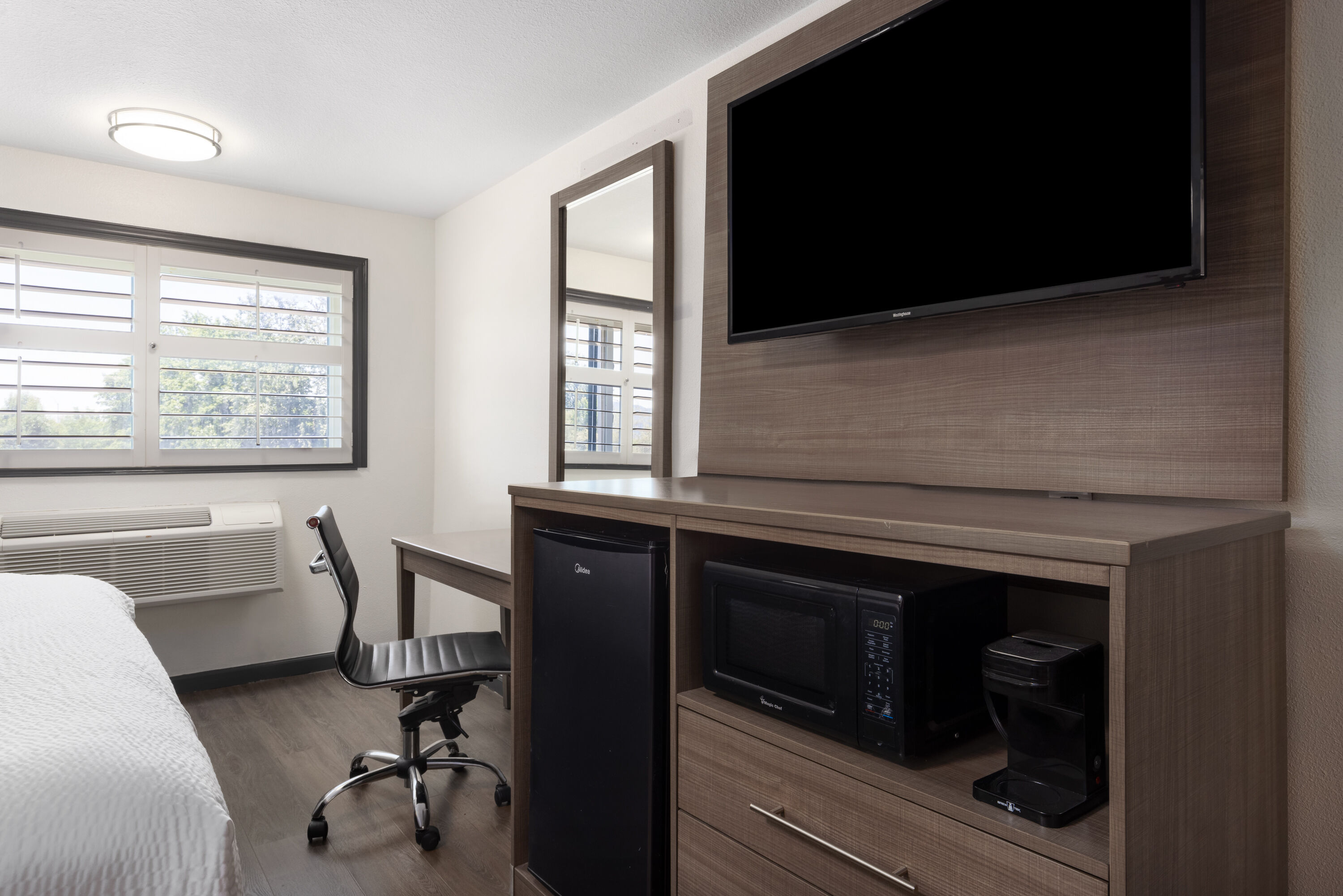 Ramada by Wyndham Medford Airport North suite in Medford, Oregon