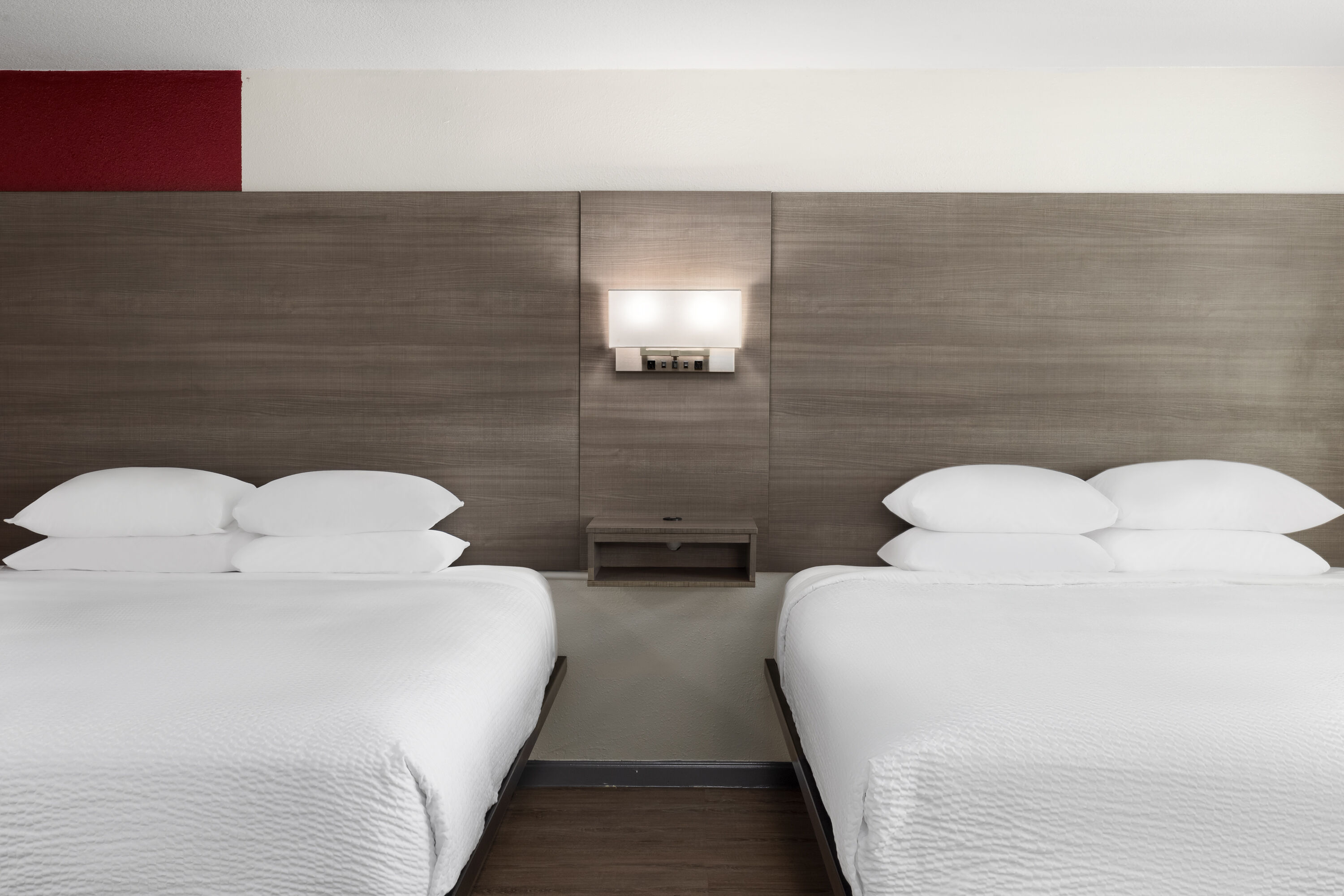 Ramada by Wyndham Medford Airport North suite in Medford, Oregon