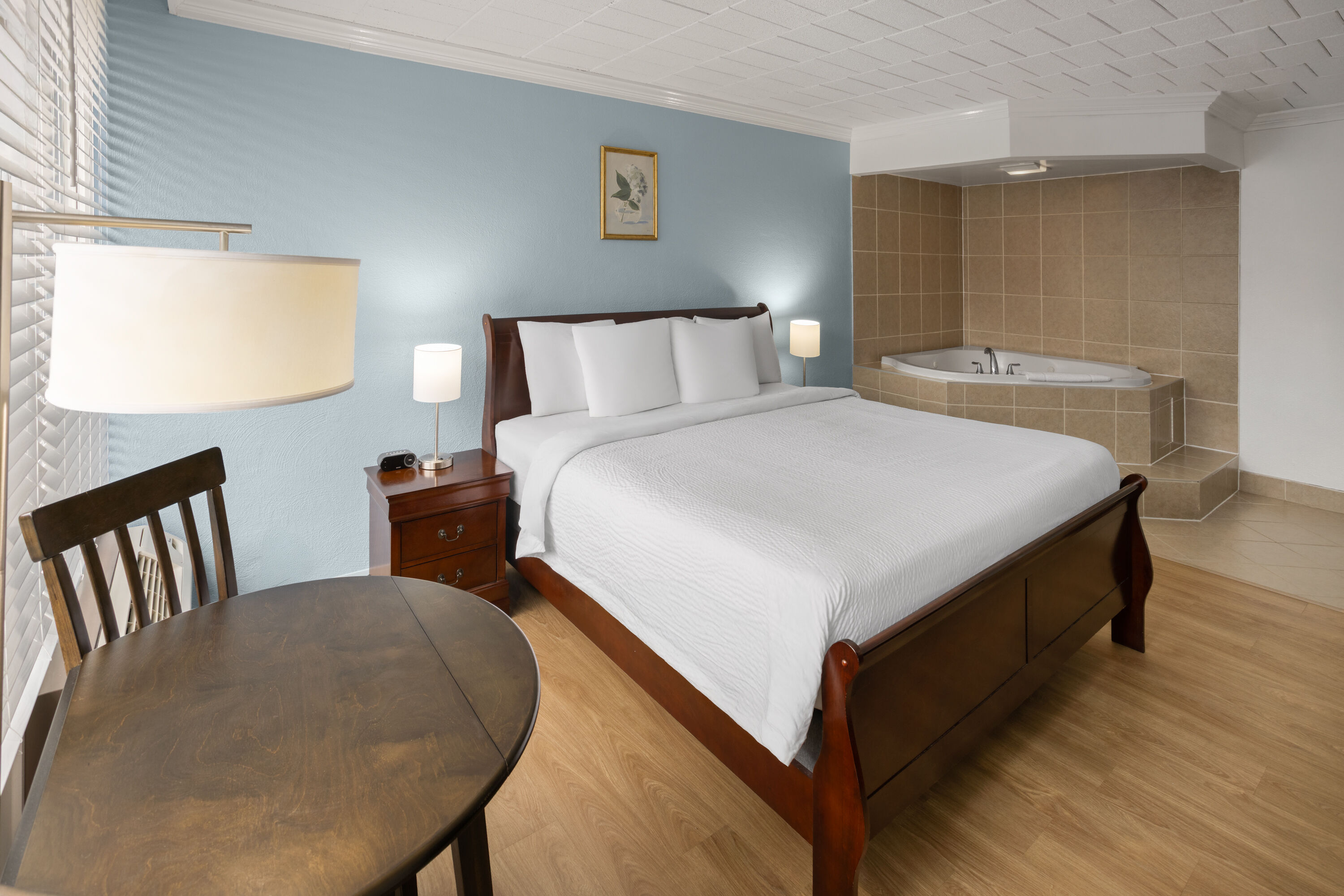 Ramada by Wyndham Butler/Tesla Biohealing Resort hot tub suite in Butler, Pennsylvania