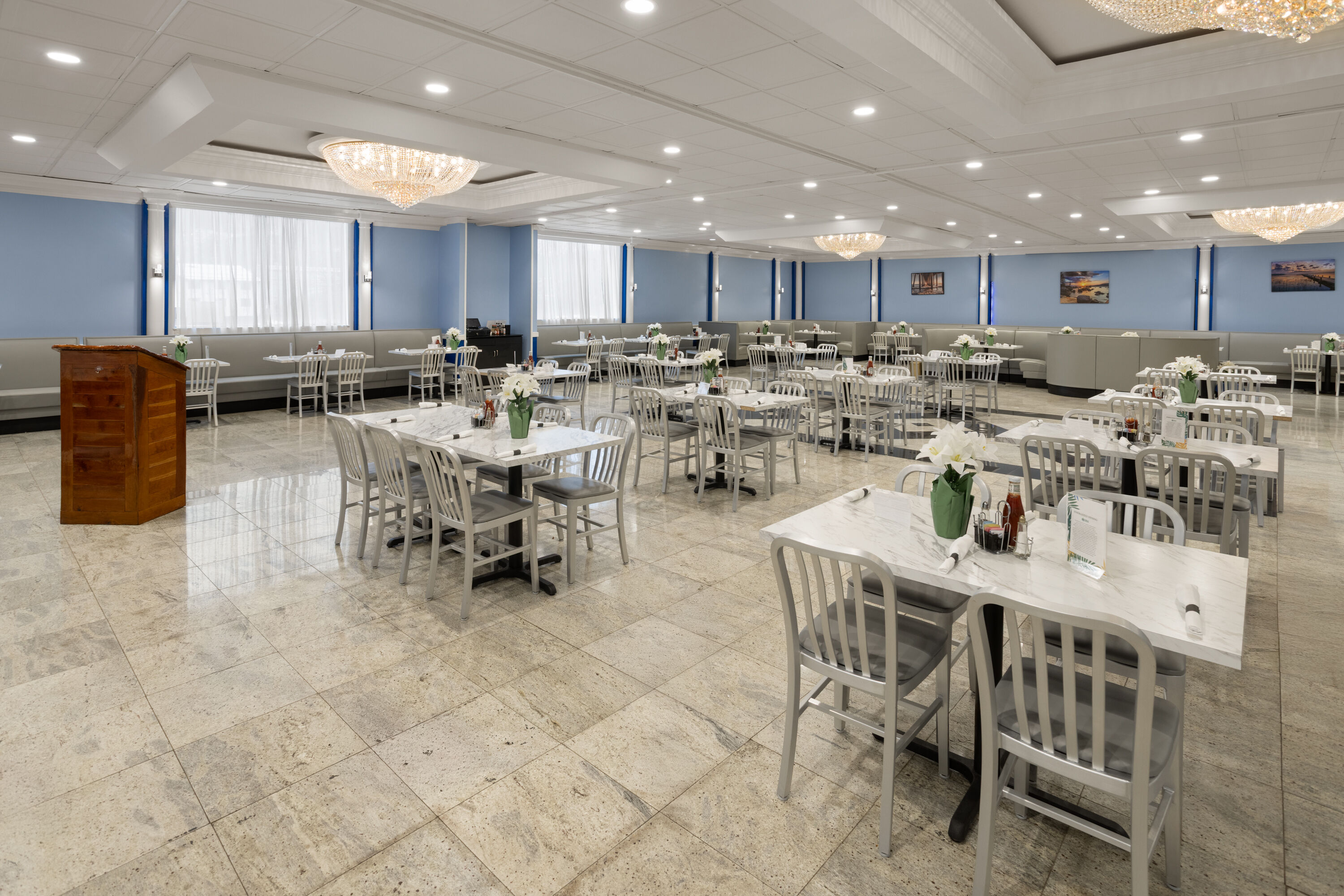 Ramada by Wyndham Butler/Tesla Biohealing Resort restaurant main dining in Butler, Pennsylvania