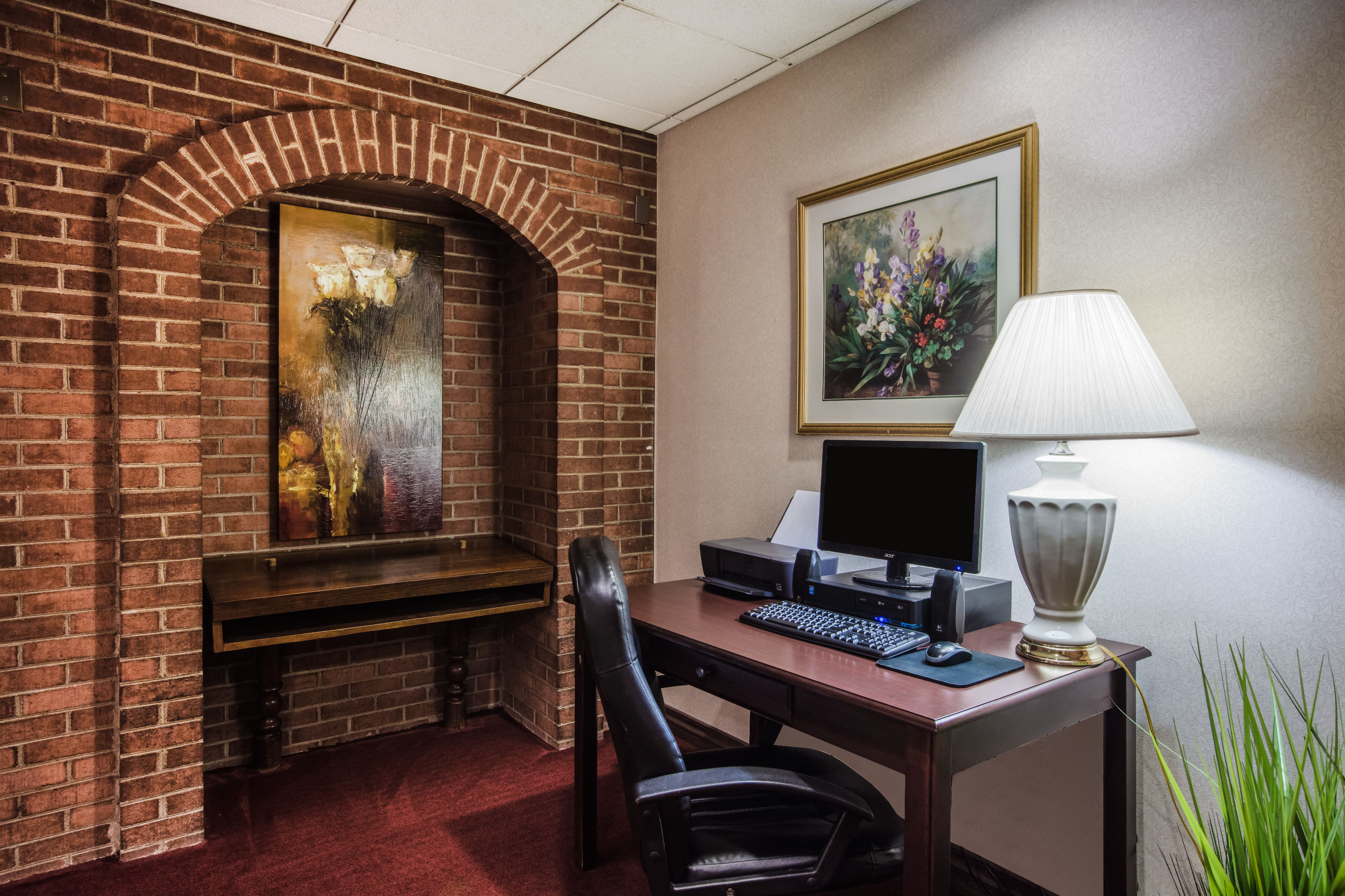 Ramada by Wyndham Ligonier business center in Ligonier, Pennsylvania