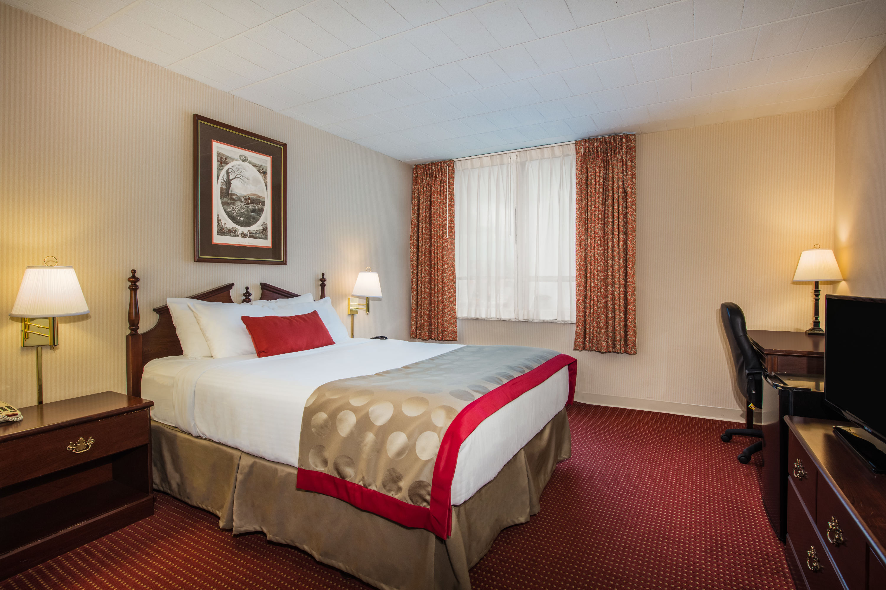 Guest room at the Ramada by Wyndham Ligonier in Ligonier, Pennsylvania