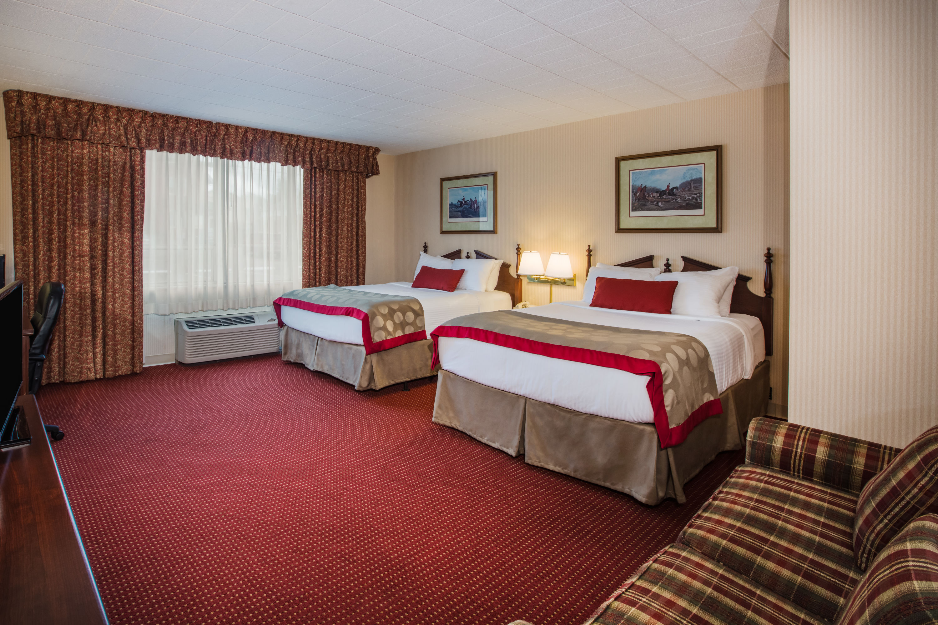 Guest room at the Ramada by Wyndham Ligonier in Ligonier, Pennsylvania