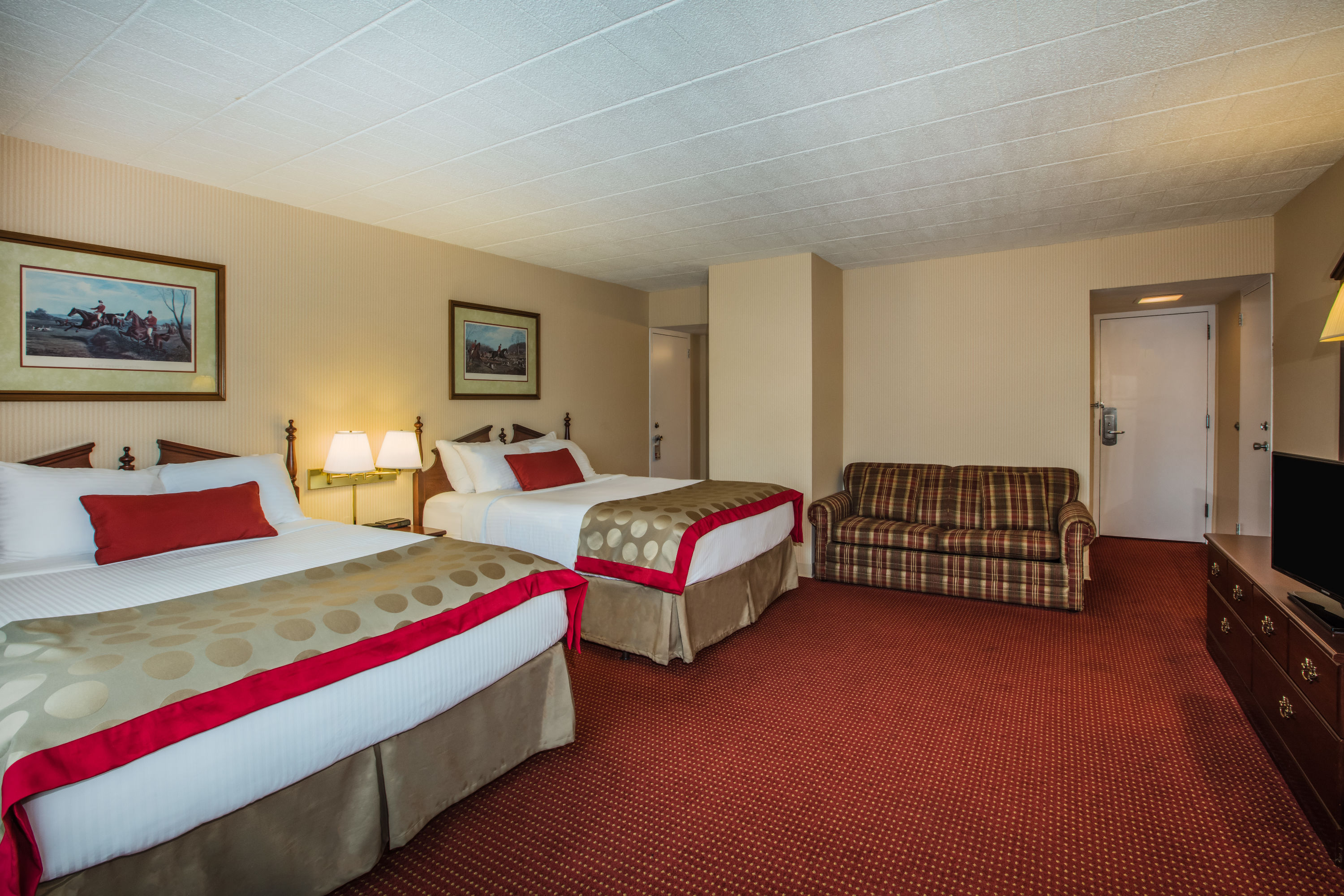 Guest room at the Ramada by Wyndham Ligonier in Ligonier, Pennsylvania