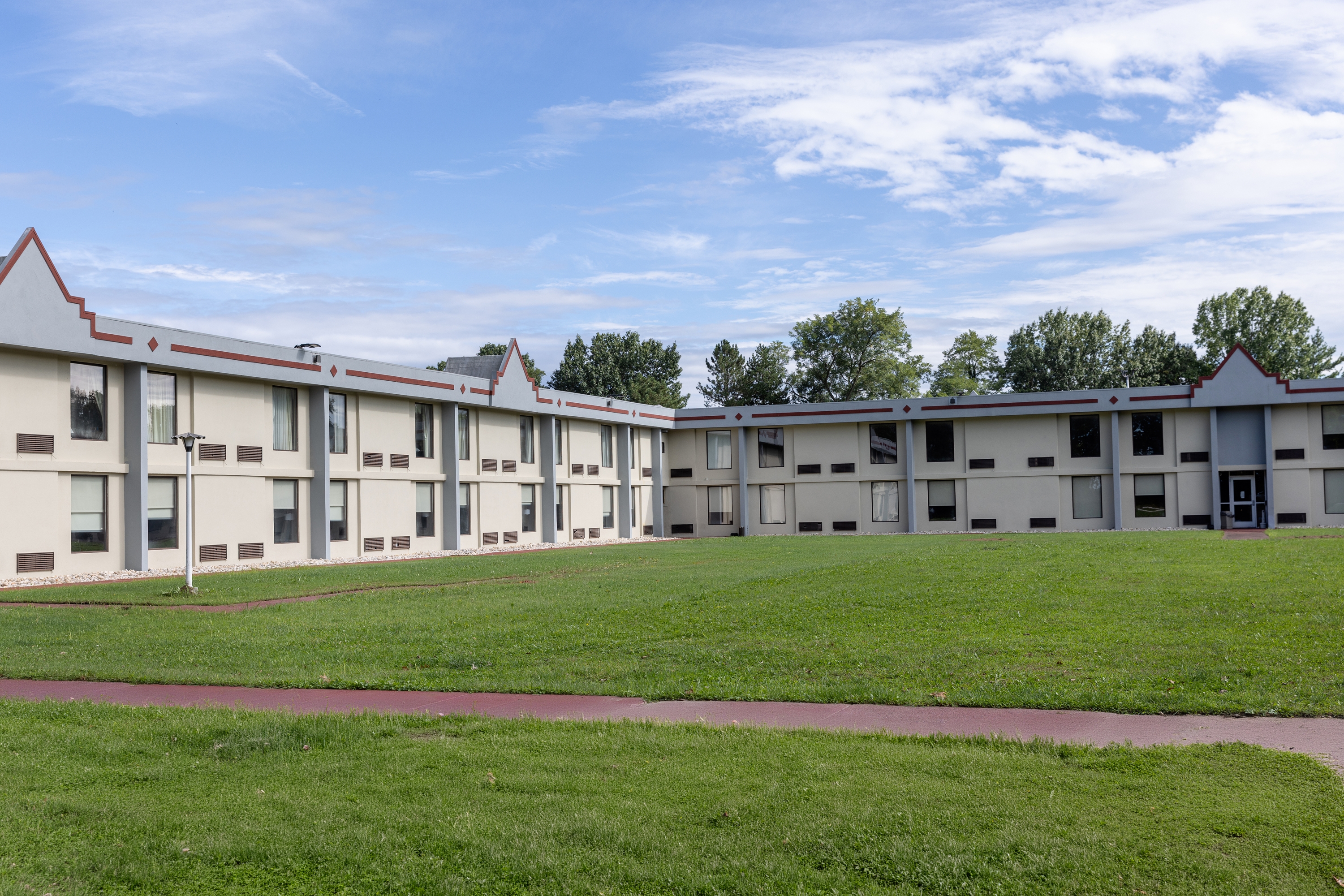 Back Exterior Image of Ramada by Wyndham New Kensington hotel in New Kensington, Pennsylvania