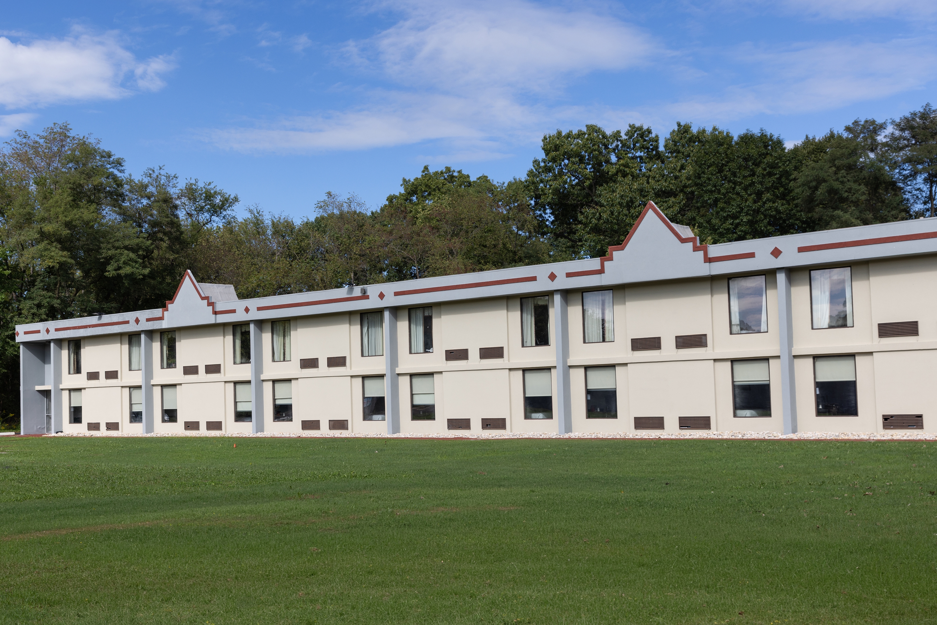 Back Exterior Image of Ramada by Wyndham New Kensington hotel in New Kensington, Pennsylvania