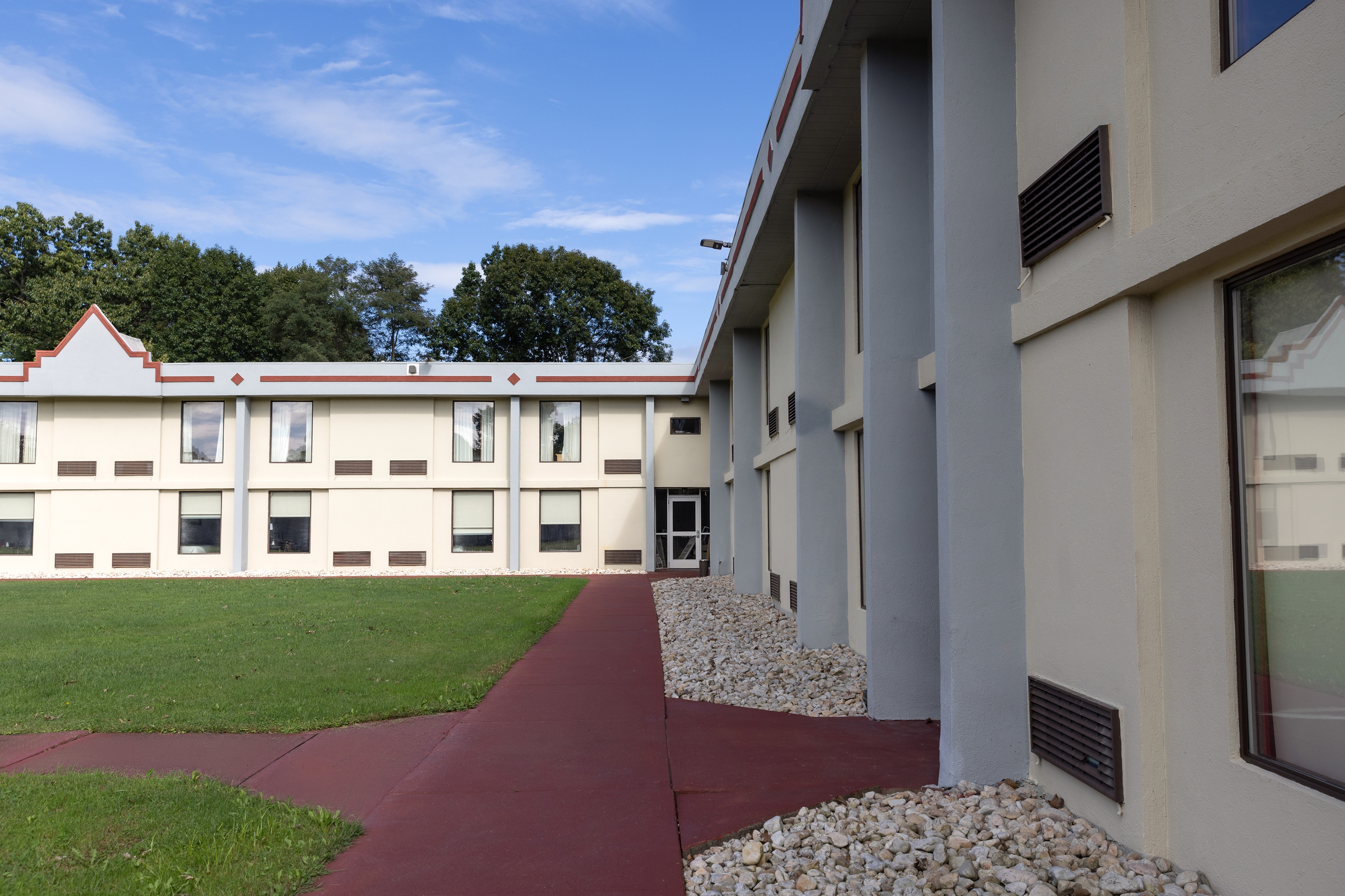 Back Exterior Image of Ramada by Wyndham New Kensington hotel in New Kensington, Pennsylvania