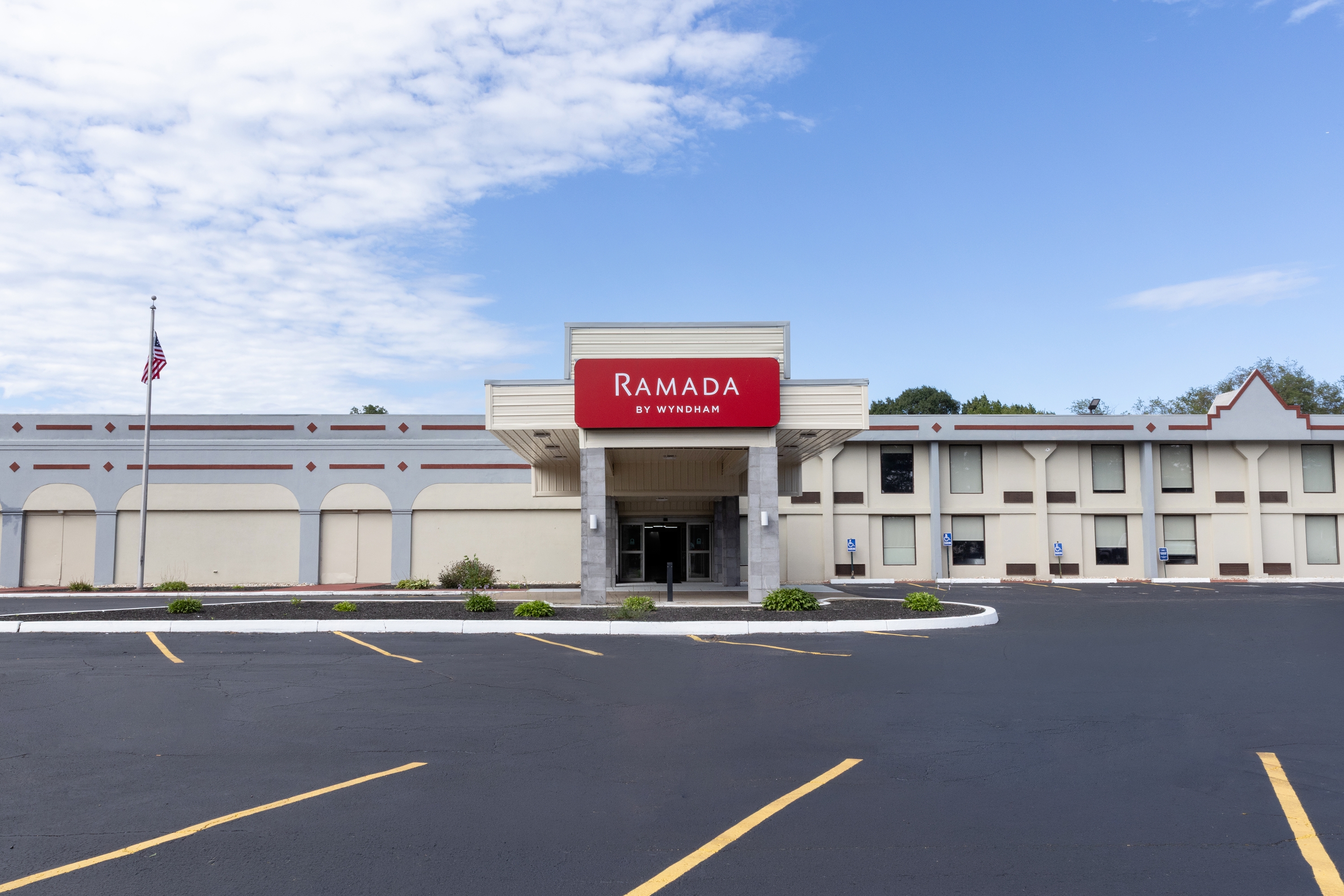 Exterior of Ramada by Wyndham New Kensington hotel in New Kensington, Pennsylvania
