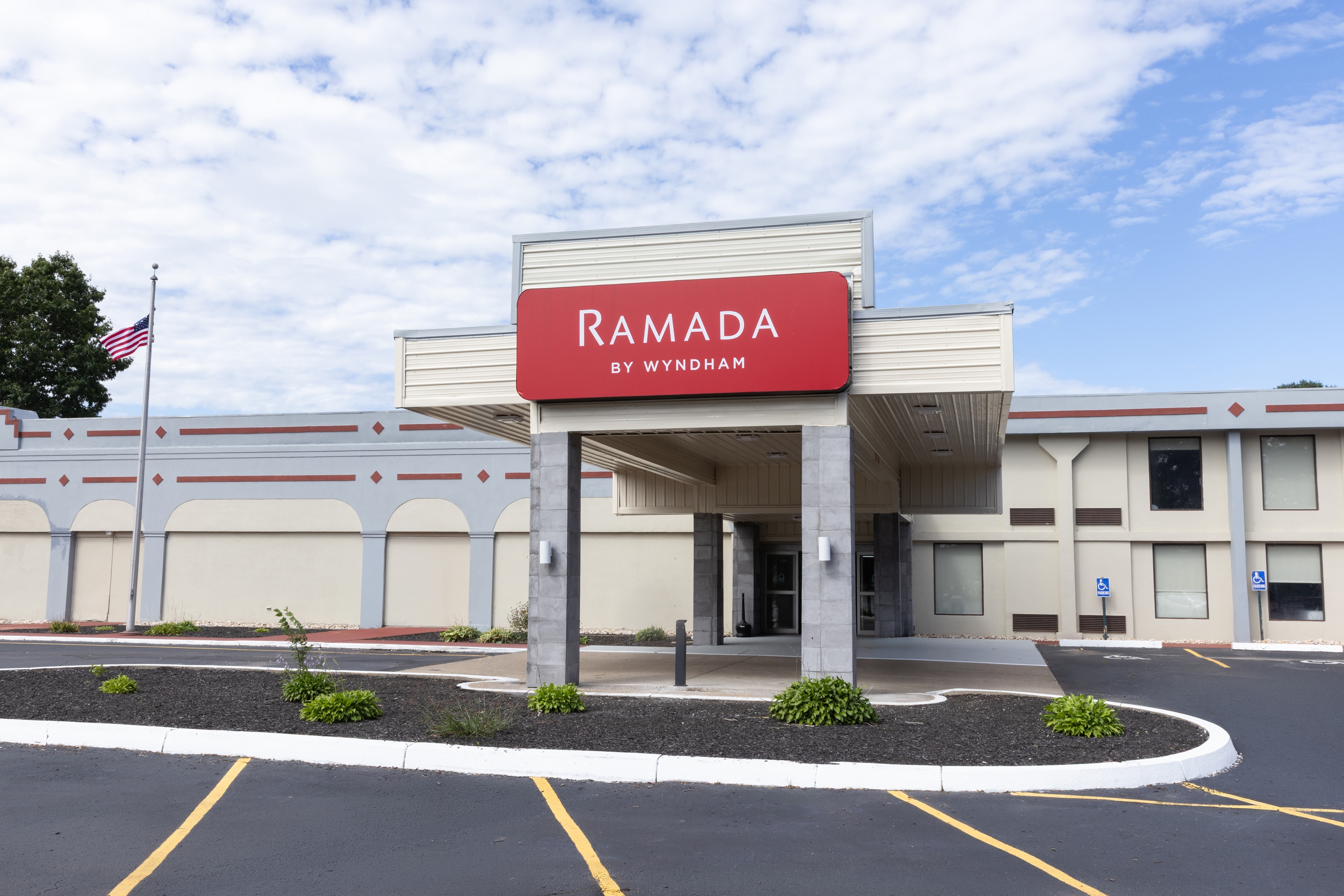 Exterior of Ramada by Wyndham New Kensington hotel in New Kensington, Pennsylvania