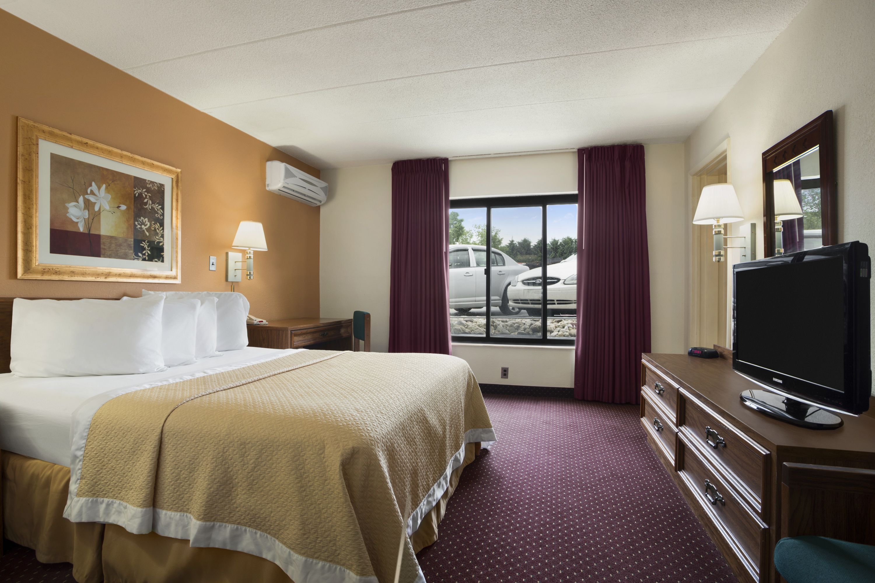 Ramada by Wyndham Pittsburgh/New Stanton suite in New Stanton, Pennsylvania