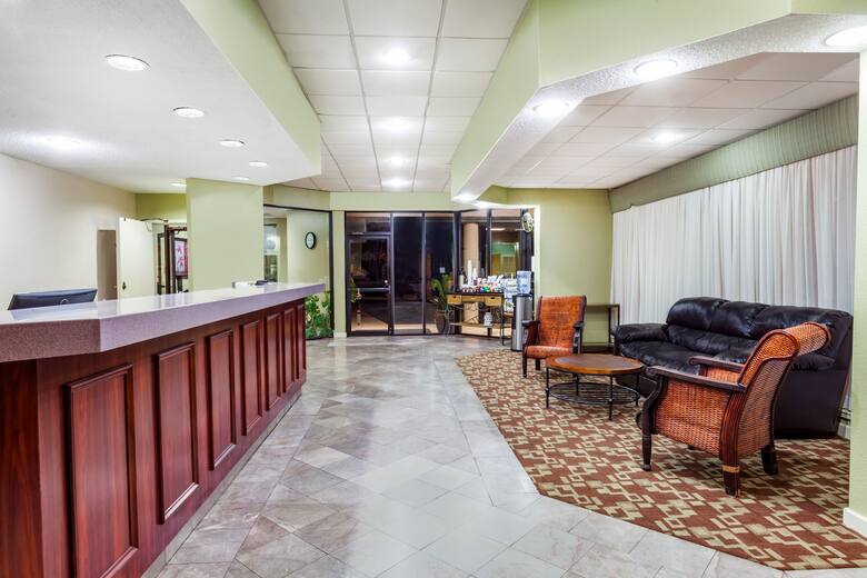 Ramada Hilton Head Hotels Sc 29926 1341 Ramada Hilton Head Hotel Lobby In South Carolina