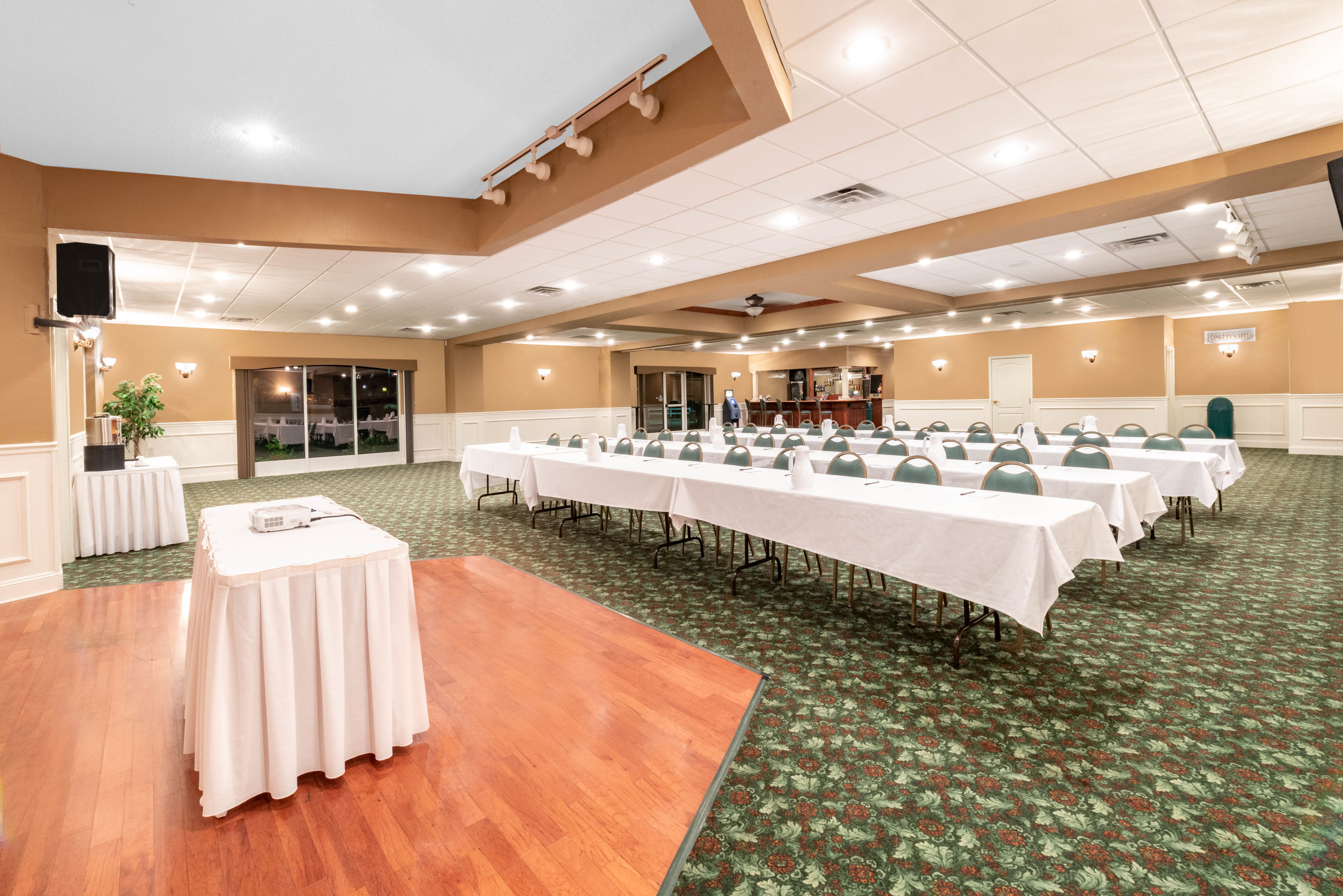 Ramada By Wyndham Summerset Rapid City West Summerset