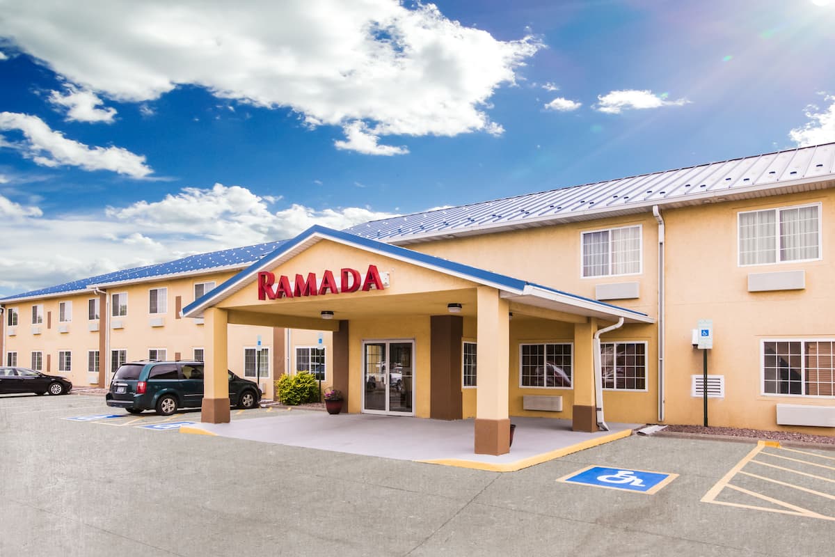 Ramada by Wyndham Sioux Falls | Sioux Falls, SD Hotels