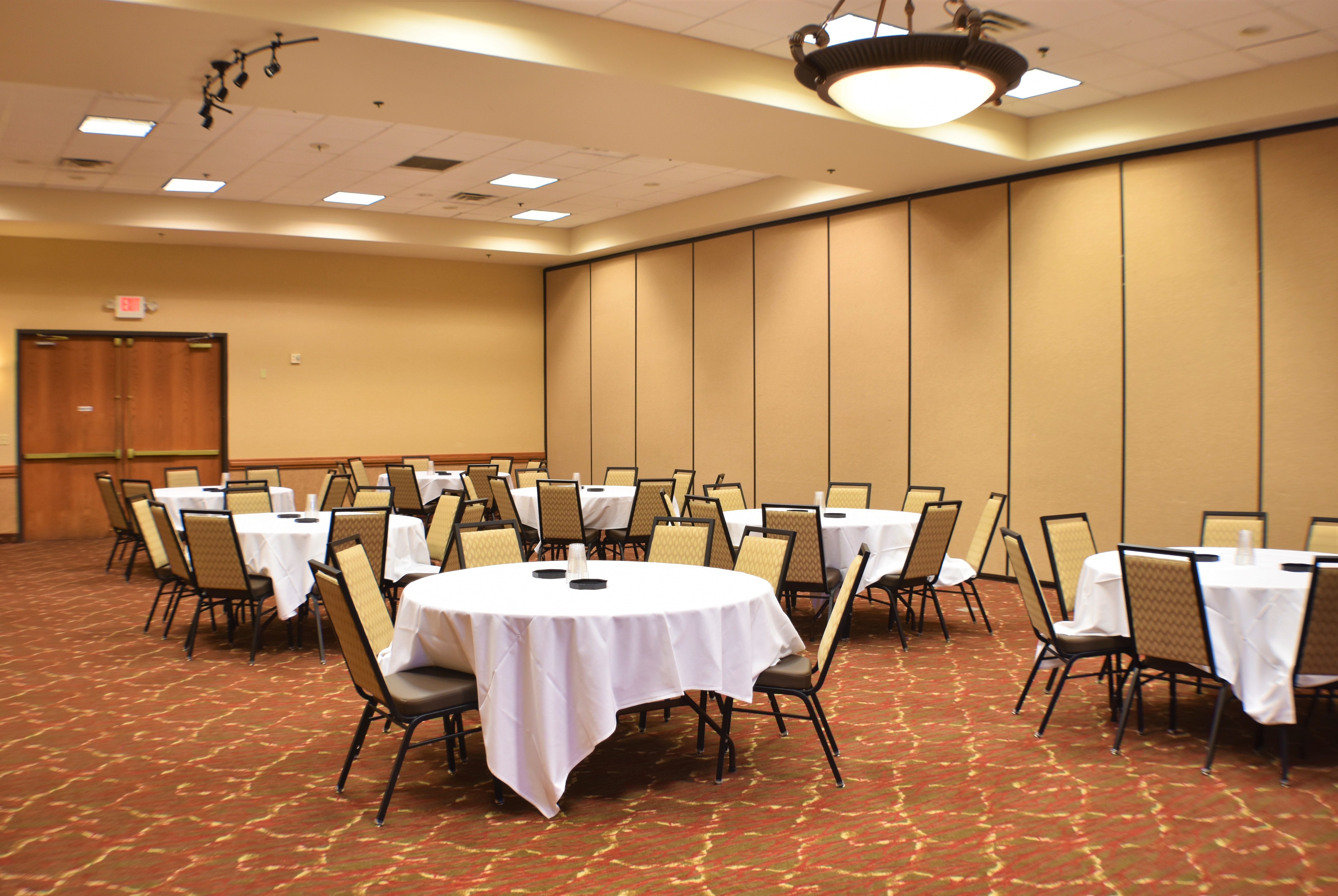 Ramada By Wyndham Sioux Falls Airport Hotel Amp Suites