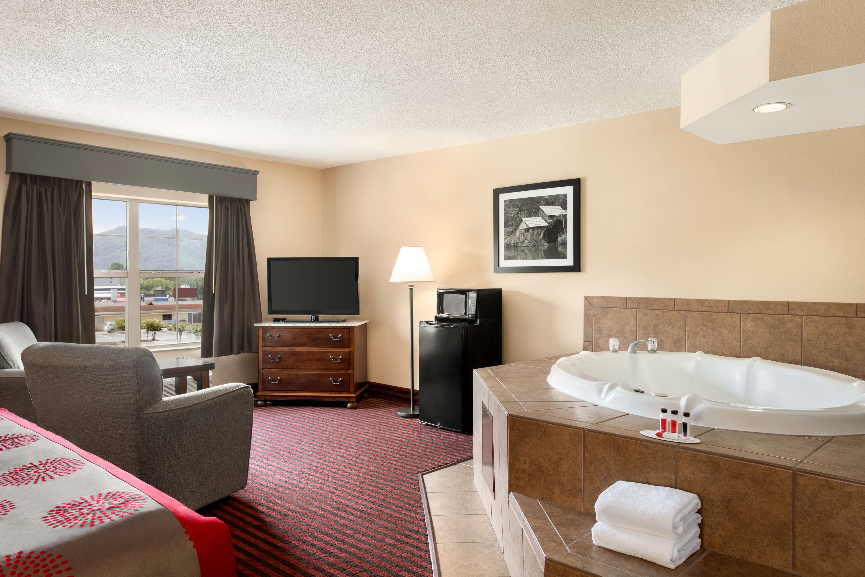 Ramada by Wyndham Pigeon Forge North suite in Pigeon Forge, Tennessee