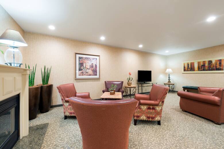 Ramada Gatesville hotel lobby in Gatesville, Texas