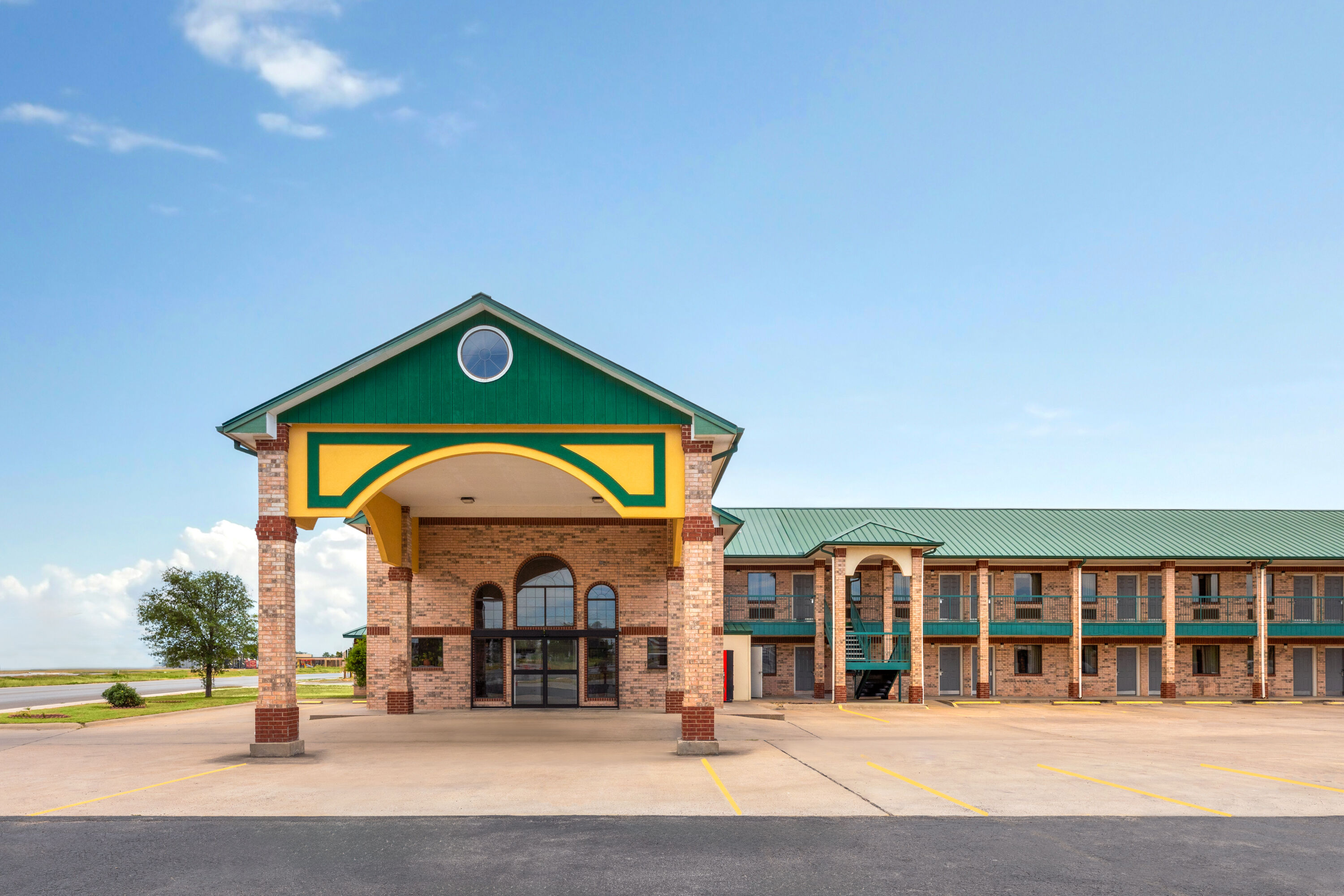 Exterior Day Image of Ramada Limited San Angelo hotel in San Angelo, Texas