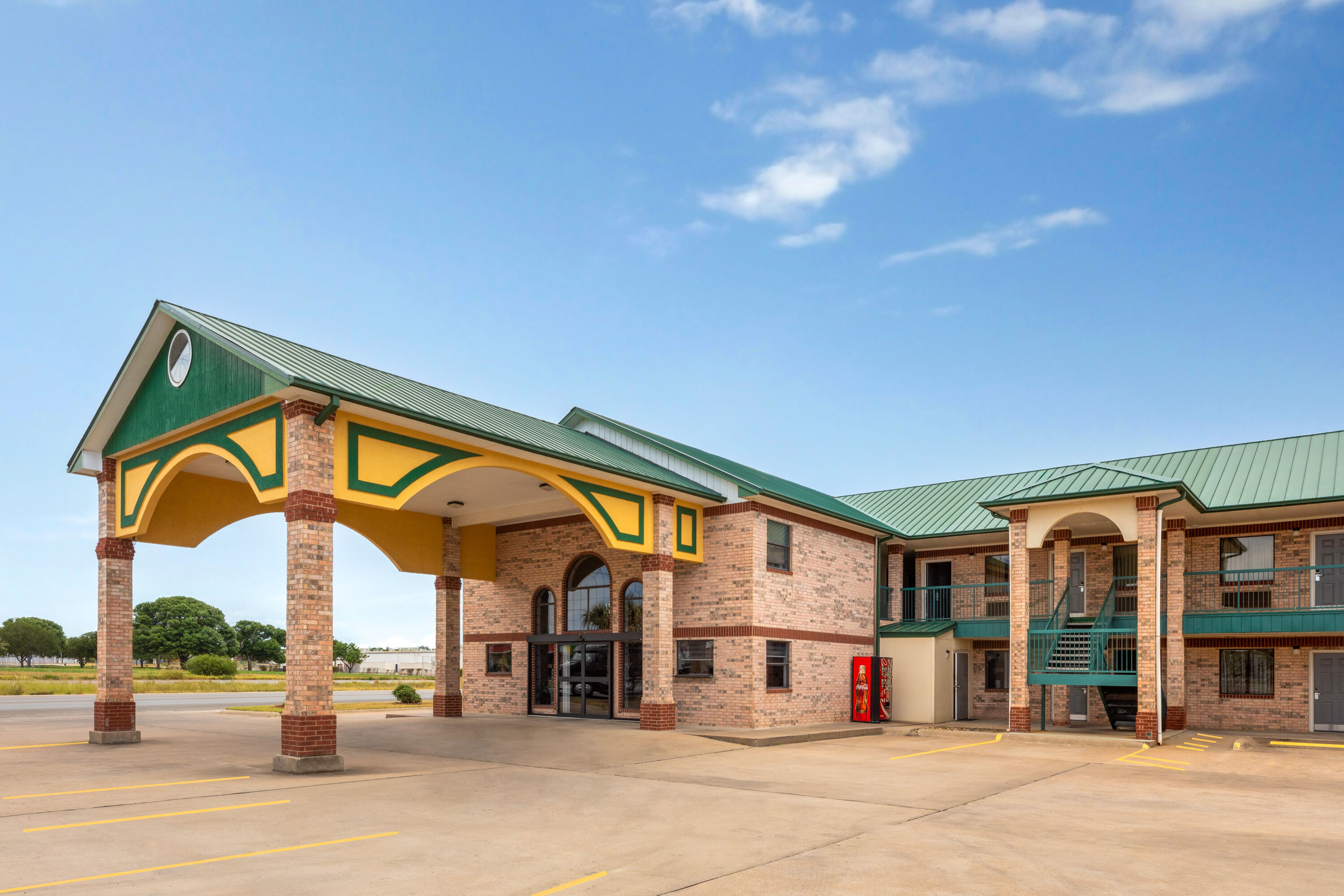 Exterior Day Image of Ramada Limited San Angelo hotel in San Angelo, Texas