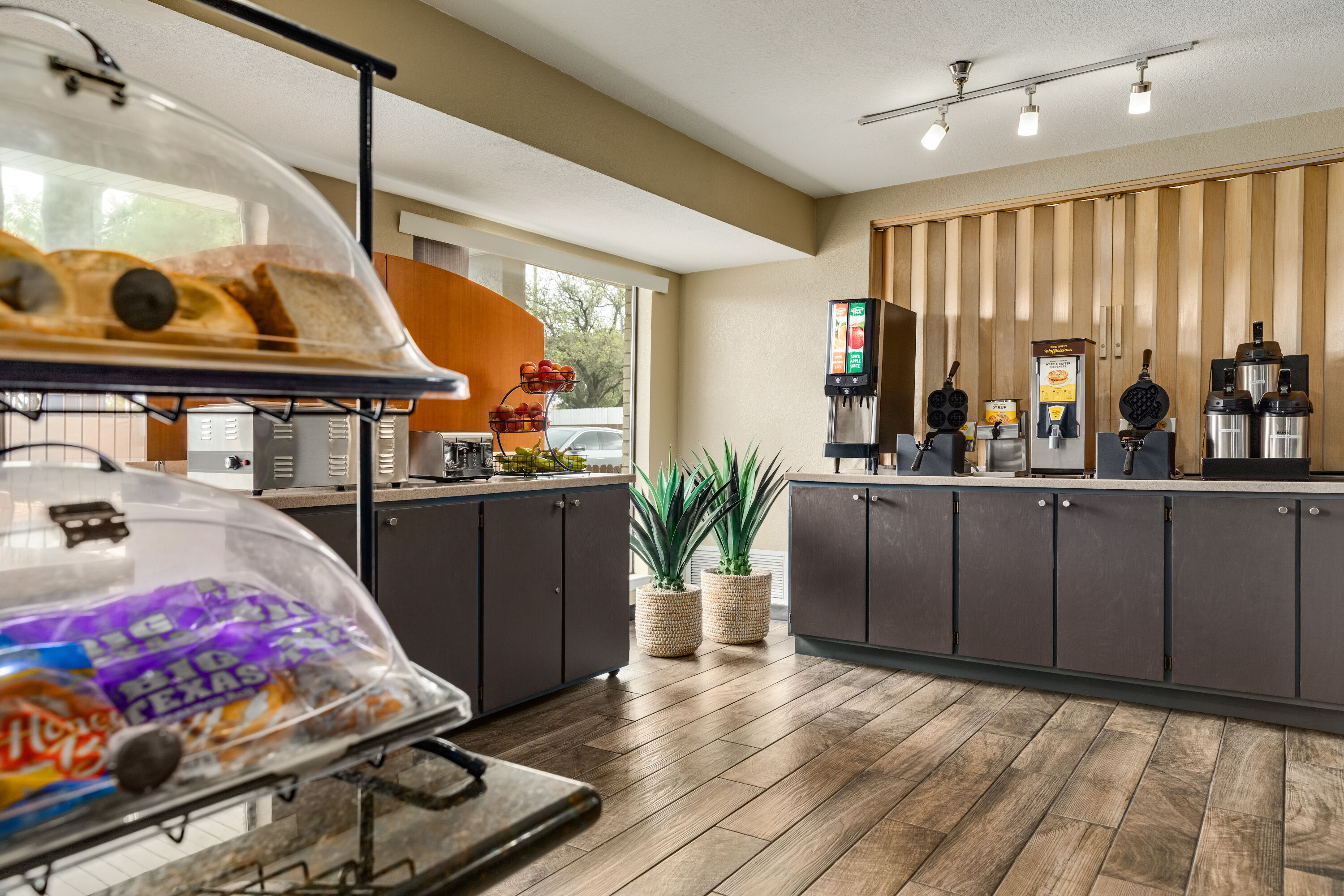 Ramada by Wyndham San Antonio Near SeaWorld/Lackland AFB restaurant buffet in San Antonio, Texas