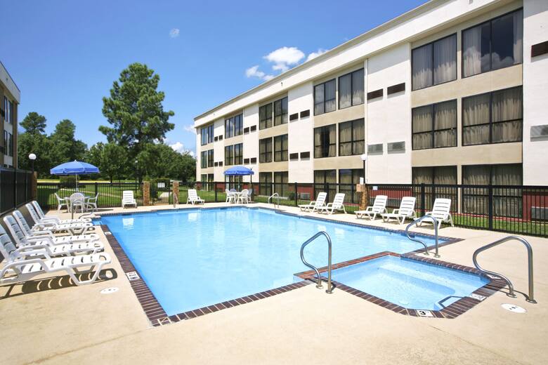 Pool at the Ramada Texarkana in Texarkana, Texas