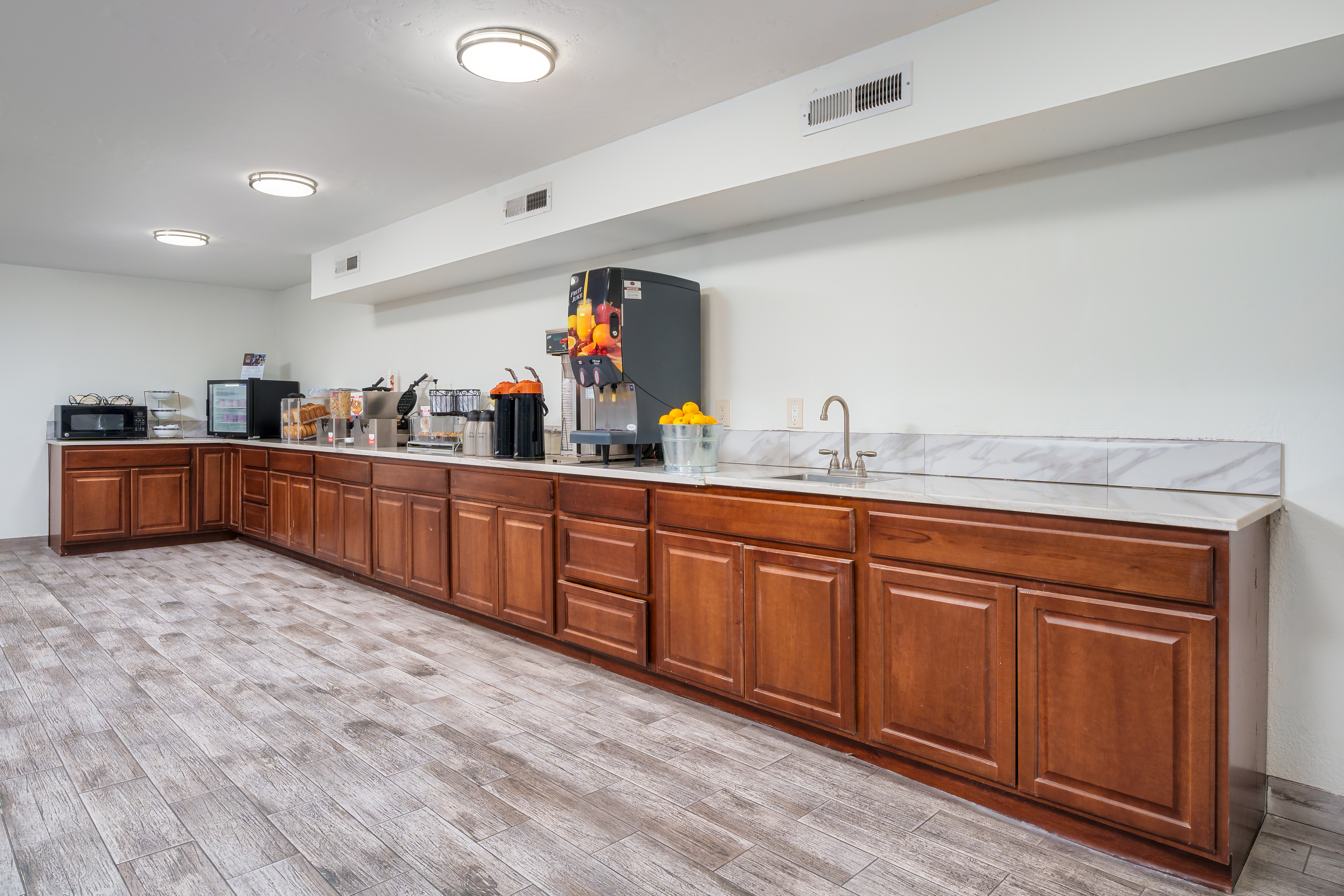 Ramada by Wyndham La Verkin Zion National Park restaurant breakfast area with seating in La Verkin, Utah