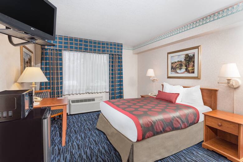 Guest room at the Ramada Kent Seattle Area in Kent, Washington