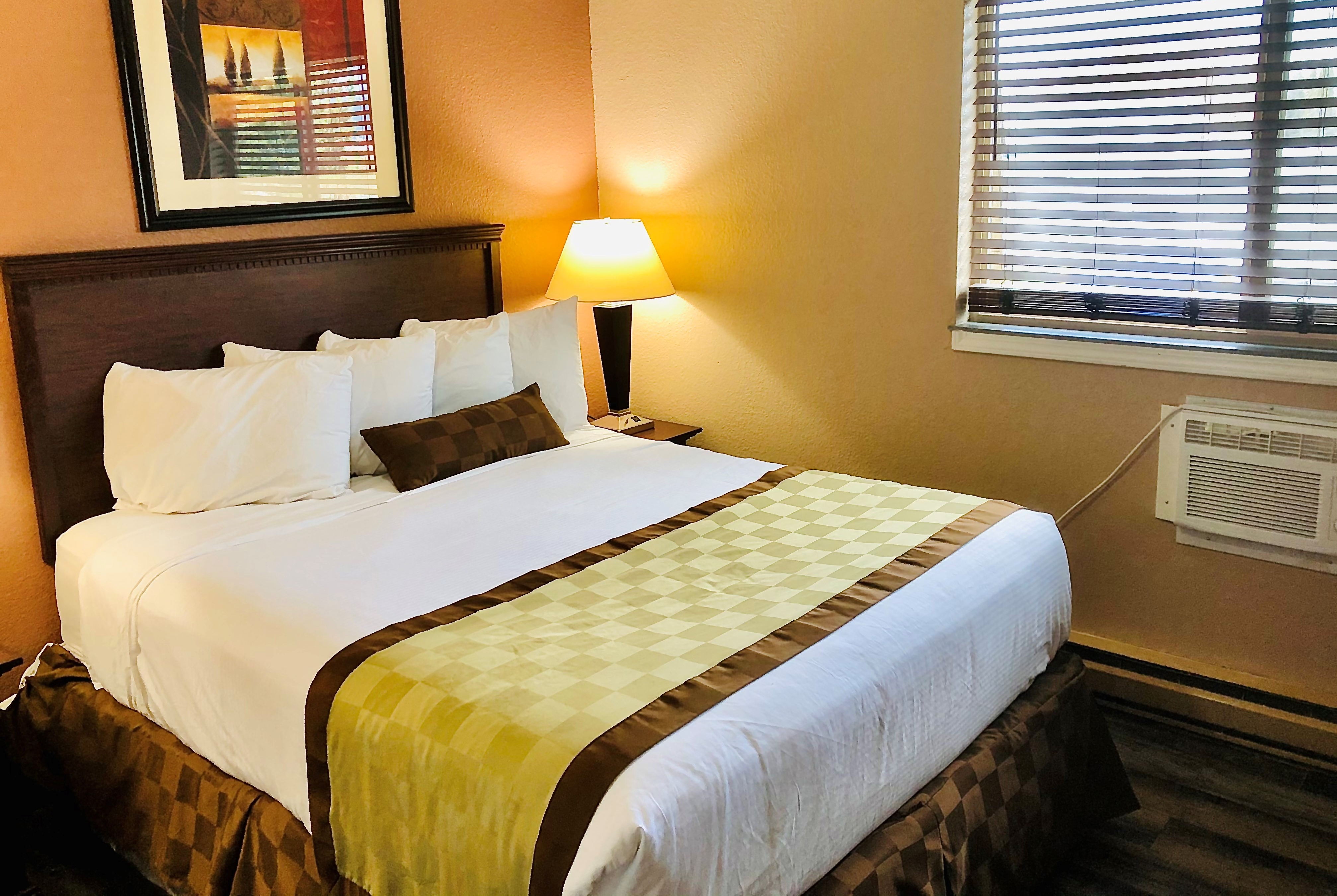 Guest room at the Ramada by Wyndham Spokane Valley in Spokane Valley, Washington