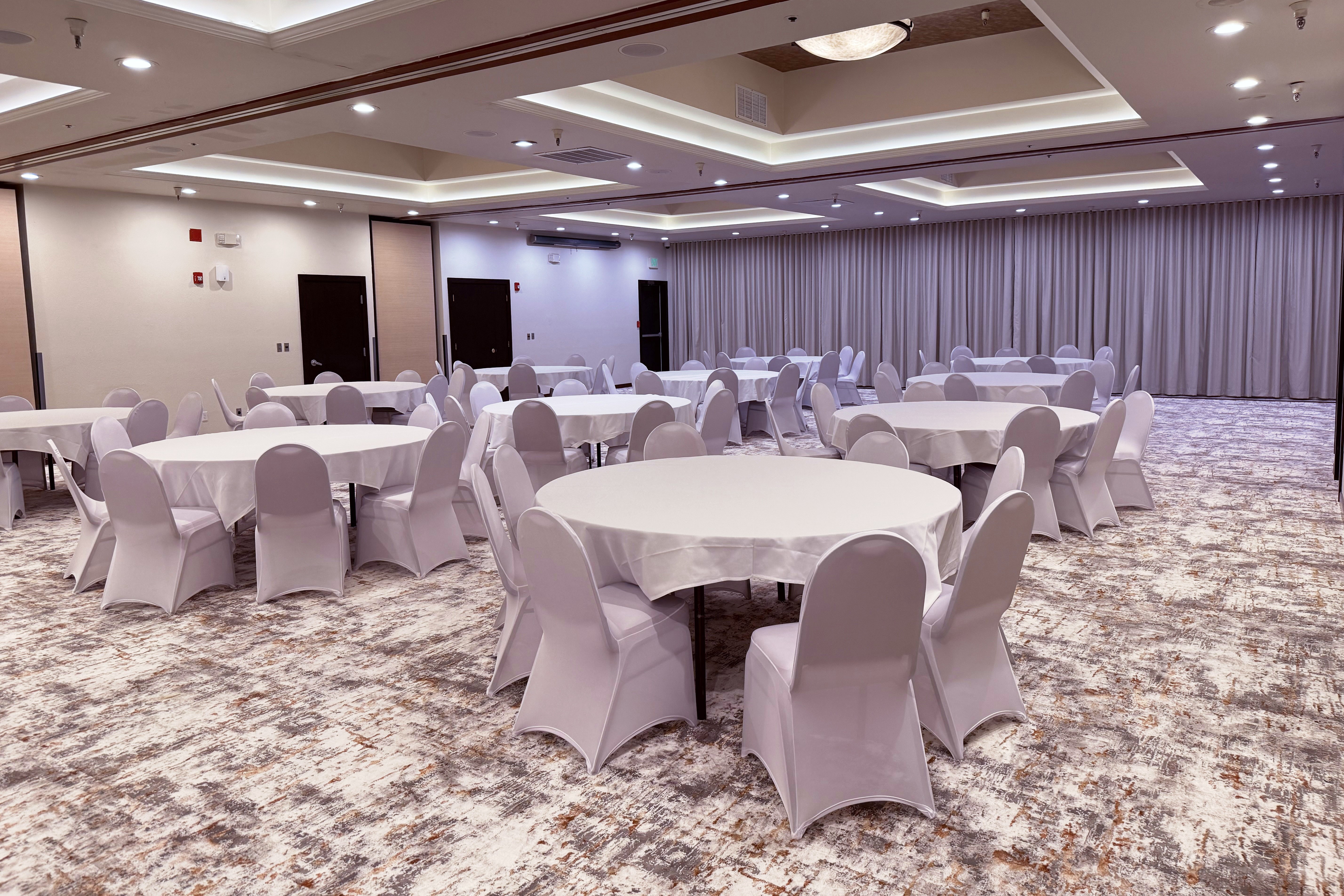 Meeting room banquet rounds at Ramada by Wyndham Tukwila Southcenter in Tukwila, Washington