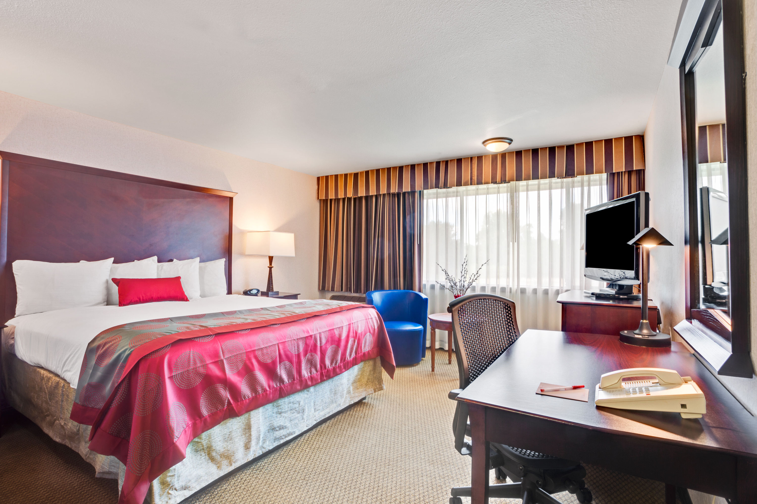 Guest room at the Ramada by Wyndham Tukwila Southcenter in Tukwila, Washington
