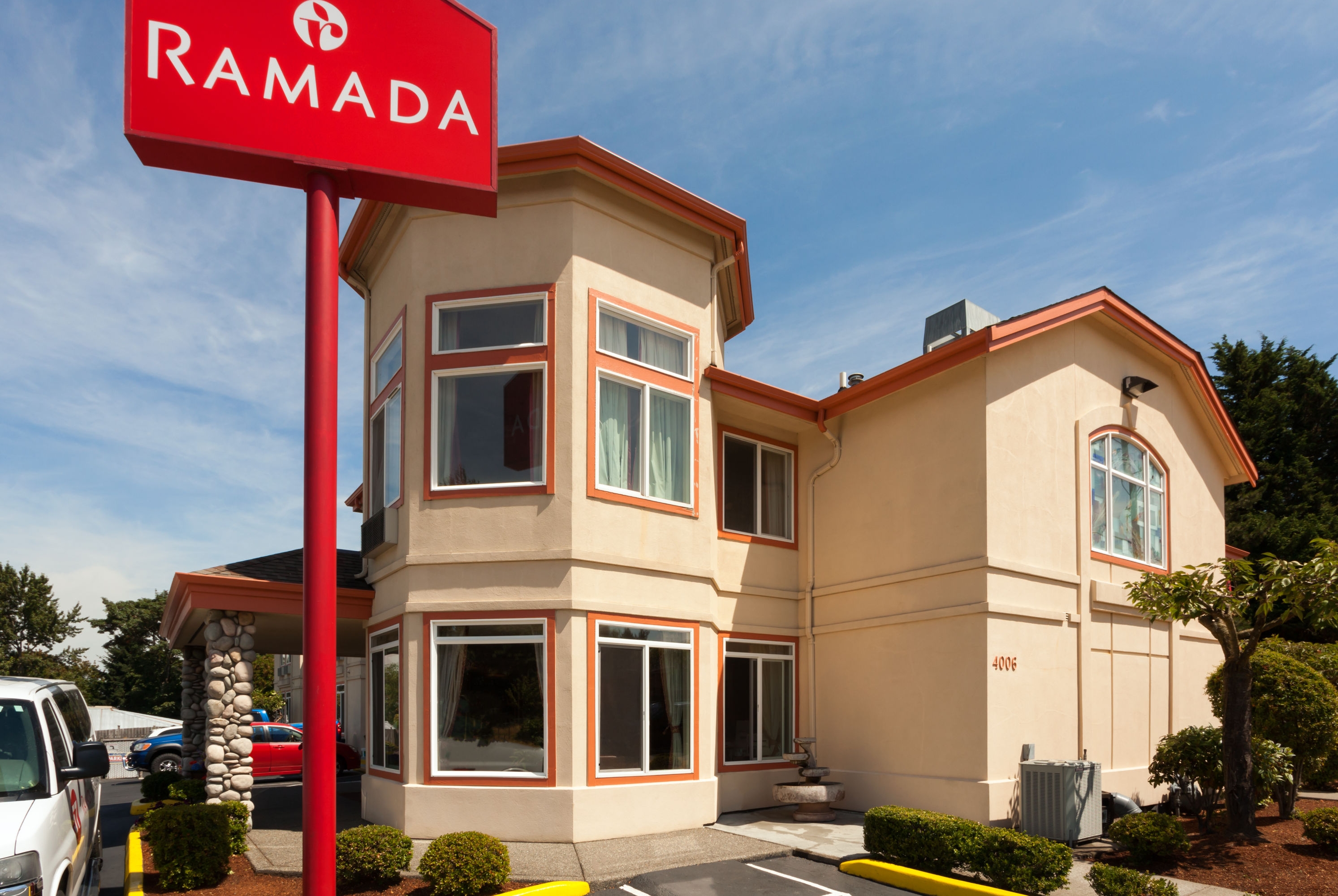 Exterior of Ramada by Wyndham SeaTac Airport North hotel in Tukwila, Washington
