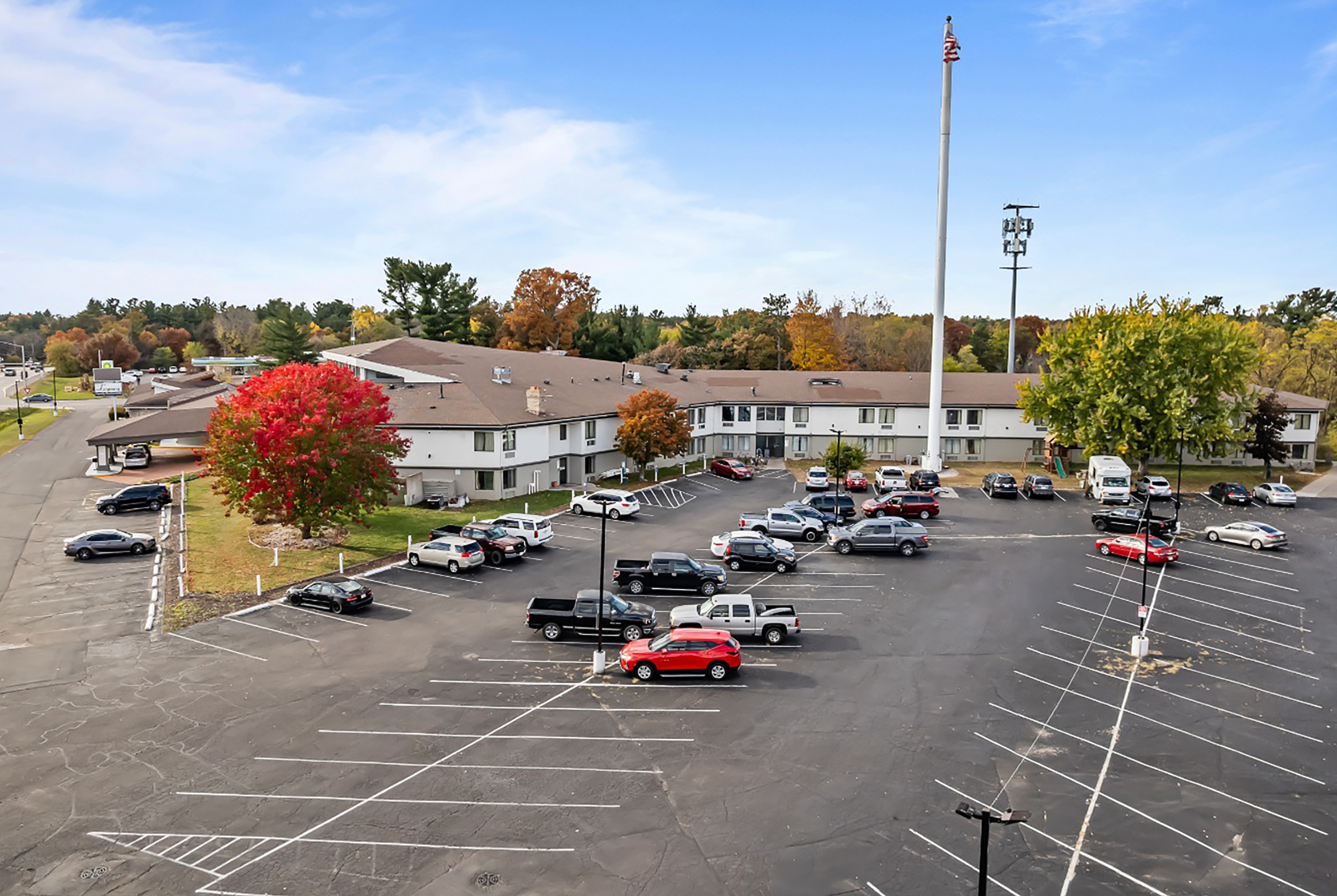 Exterior of Ramada by Wyndham Stevens Point hotel in Stevens point, Wisconsin