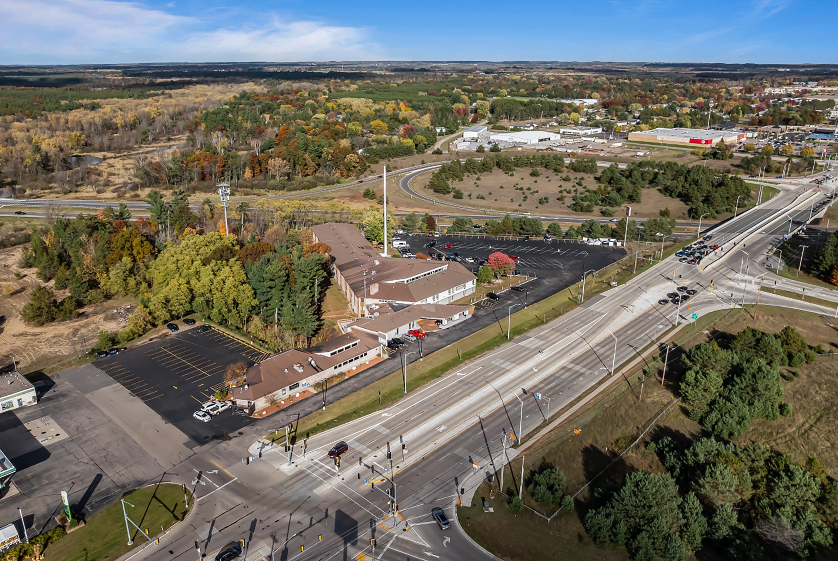 Exterior of Ramada by Wyndham Stevens Point hotel in Stevens point, Wisconsin